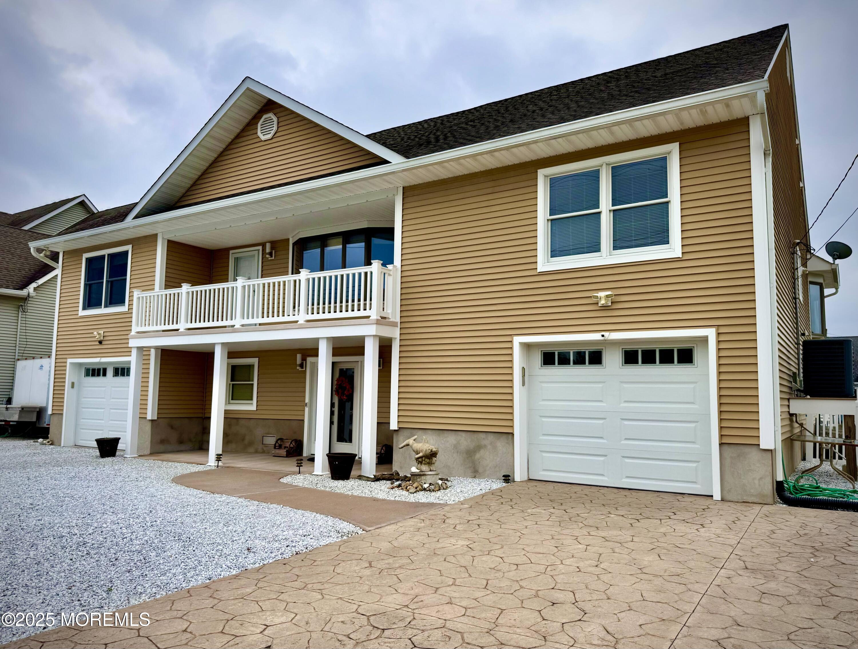 953 Capstan Drive