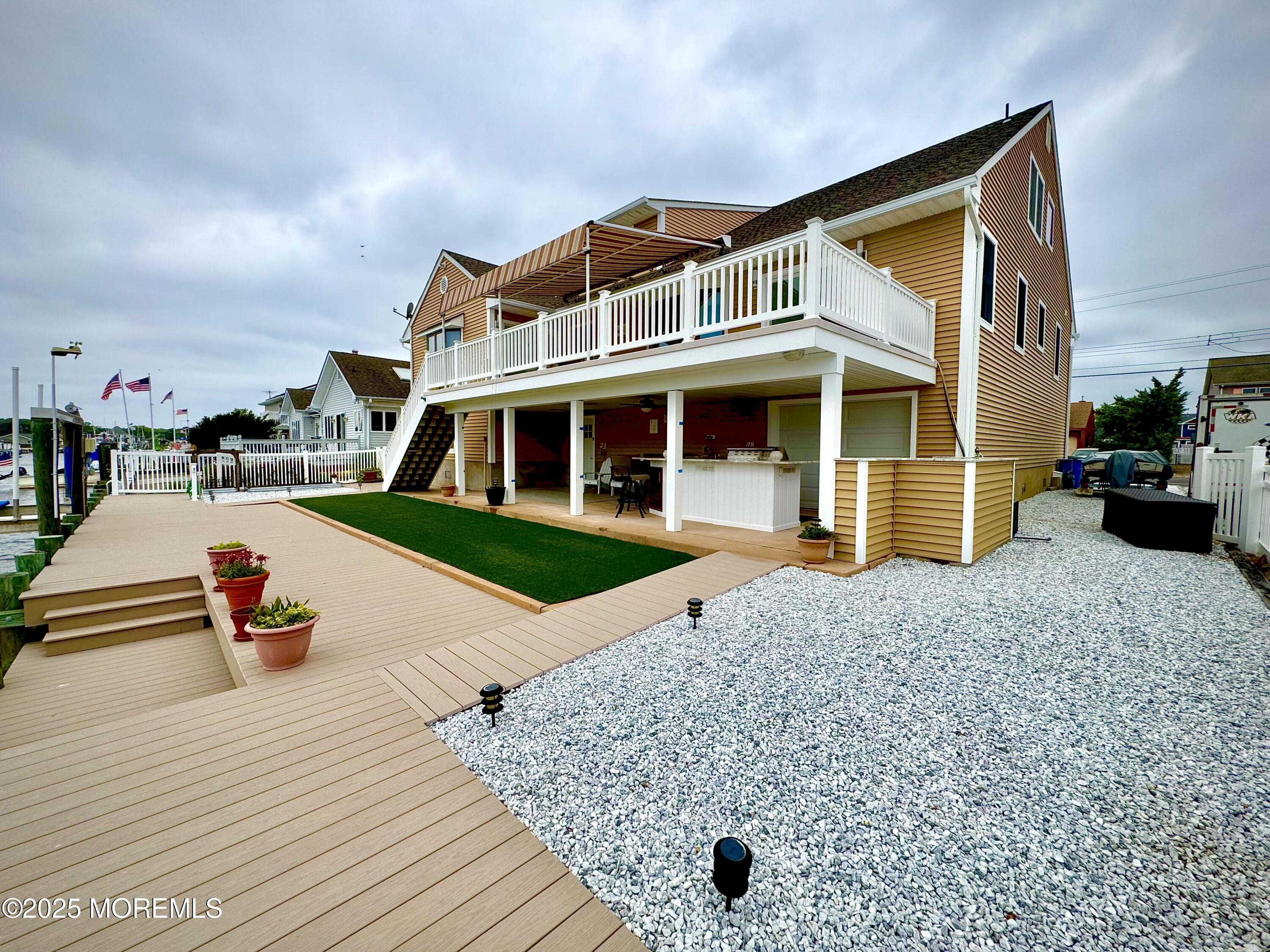 953 Capstan Drive