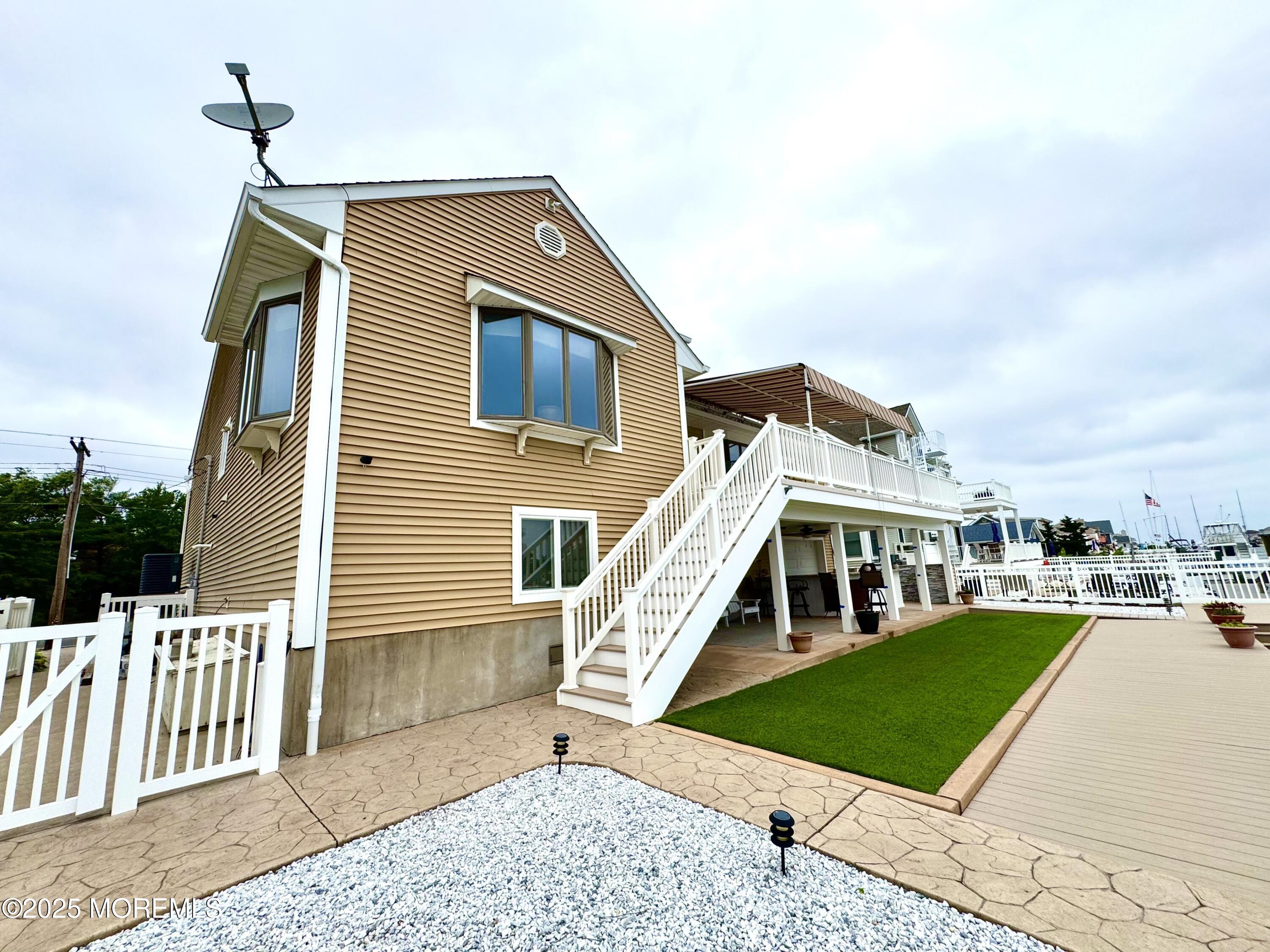 953 Capstan Drive