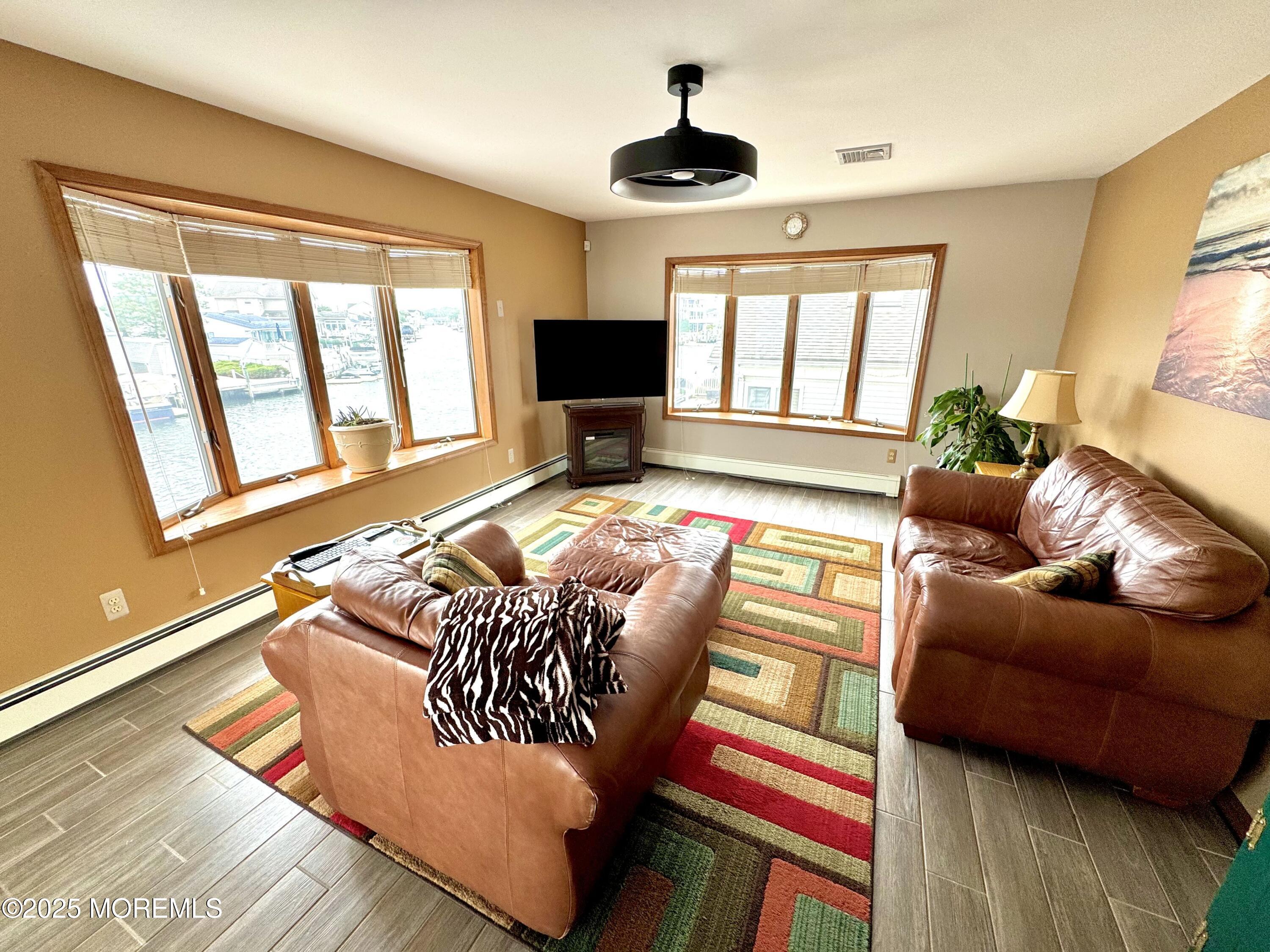 953 Capstan Drive