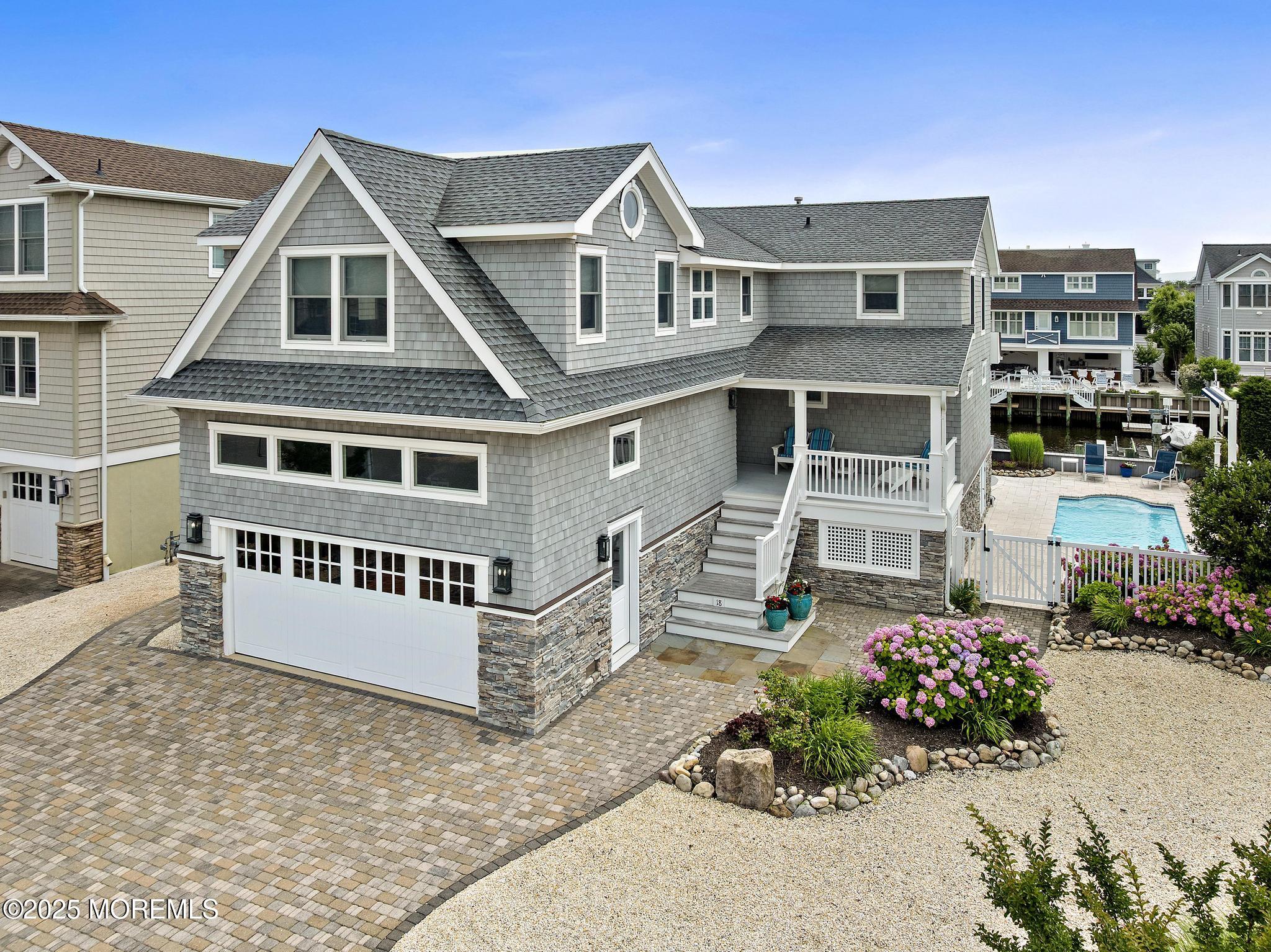 18 W Ryerson Lane