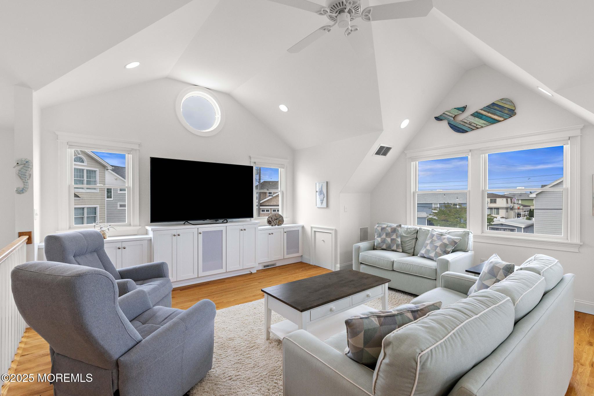 18 W Ryerson Lane