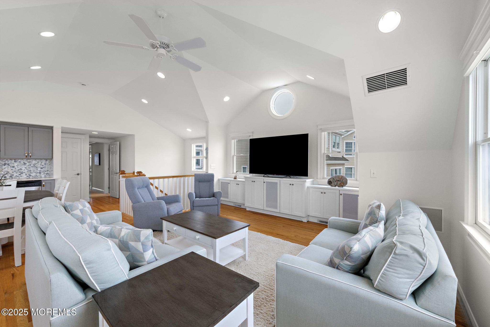 18 W Ryerson Lane