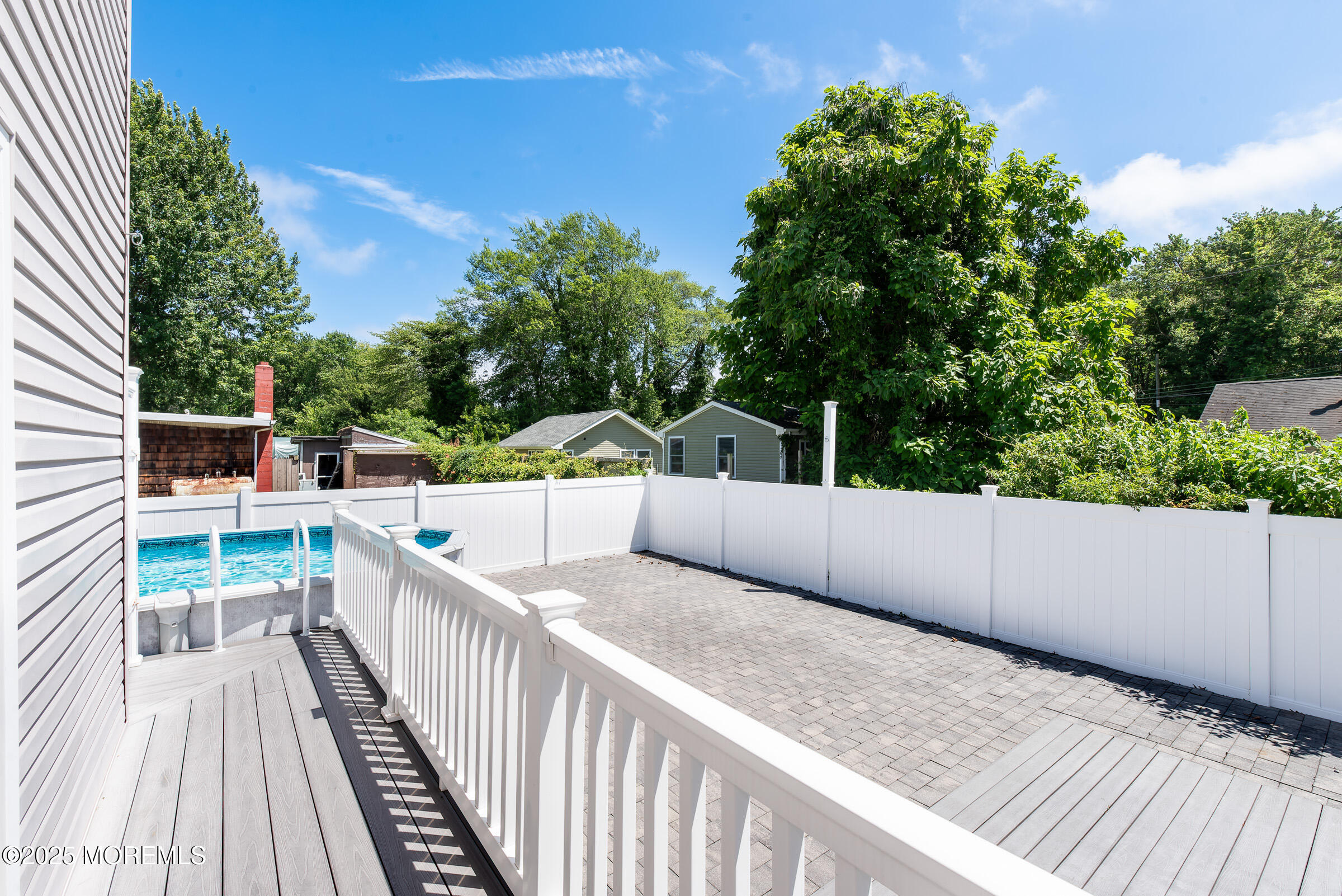 532 E Arverne Avenue