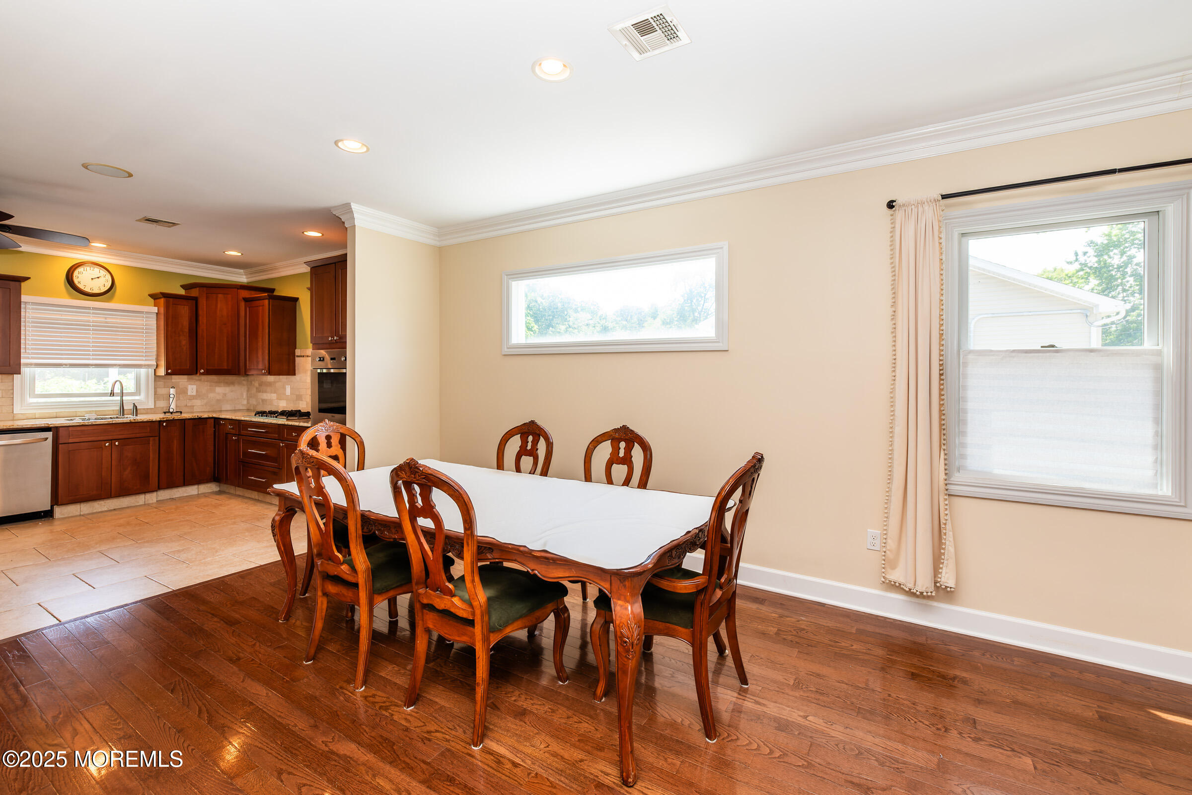 532 E Arverne Avenue