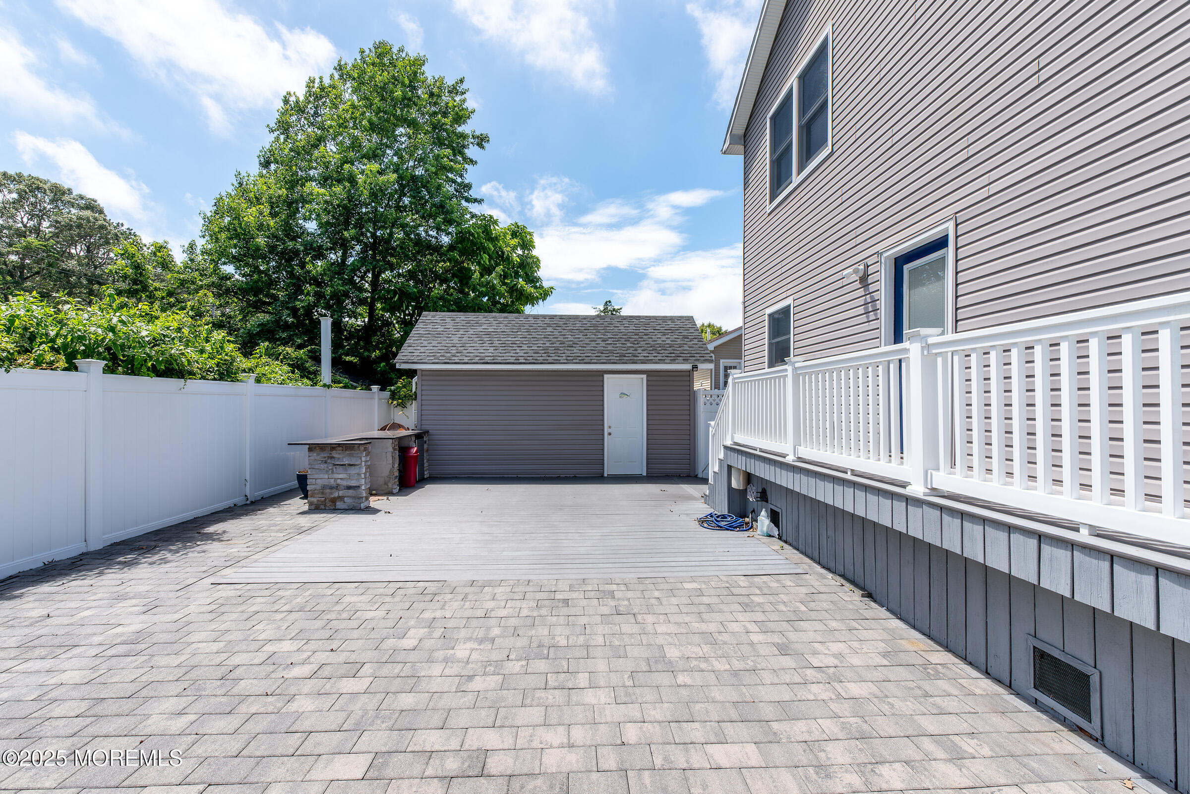 532 E Arverne Avenue