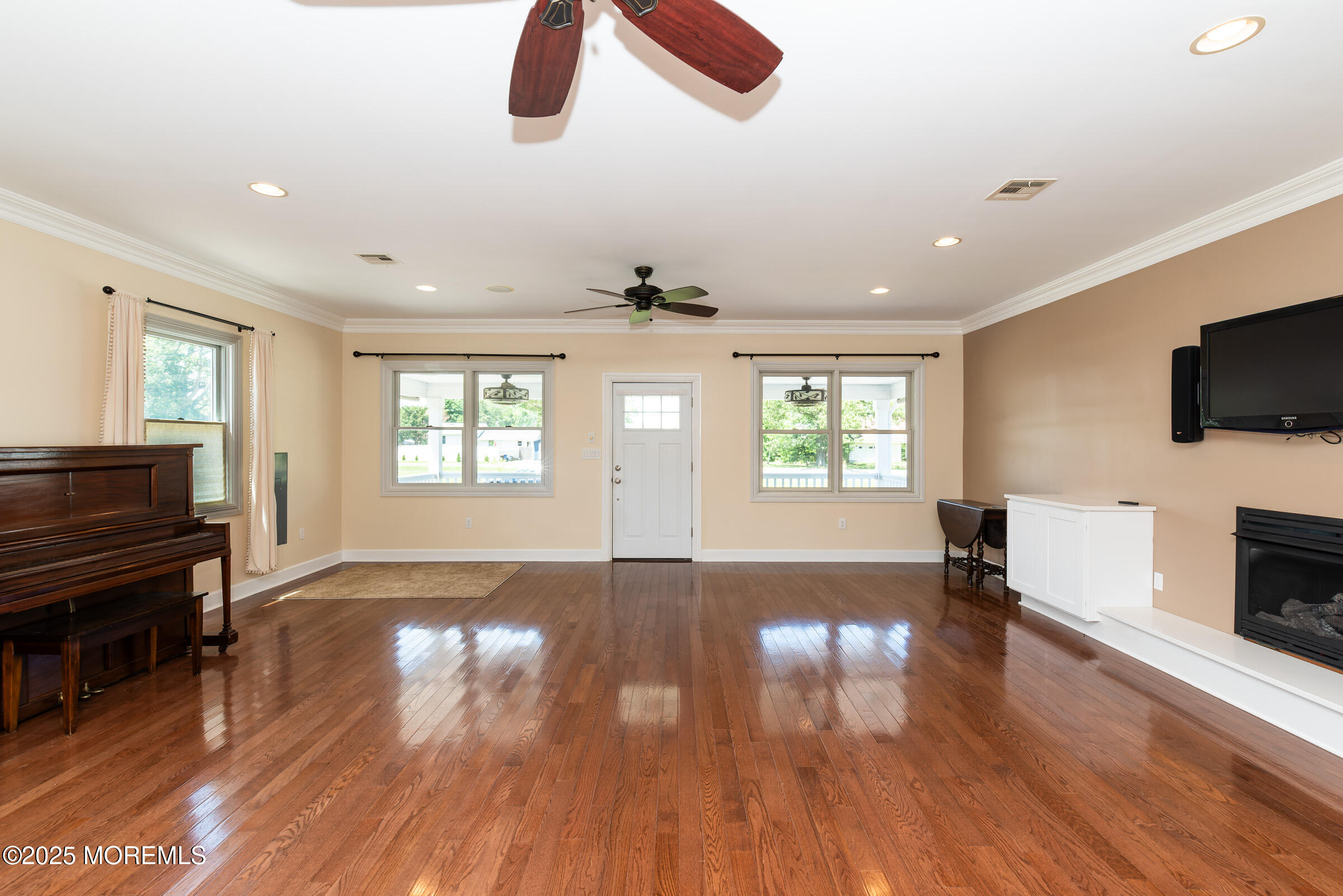 532 E Arverne Avenue