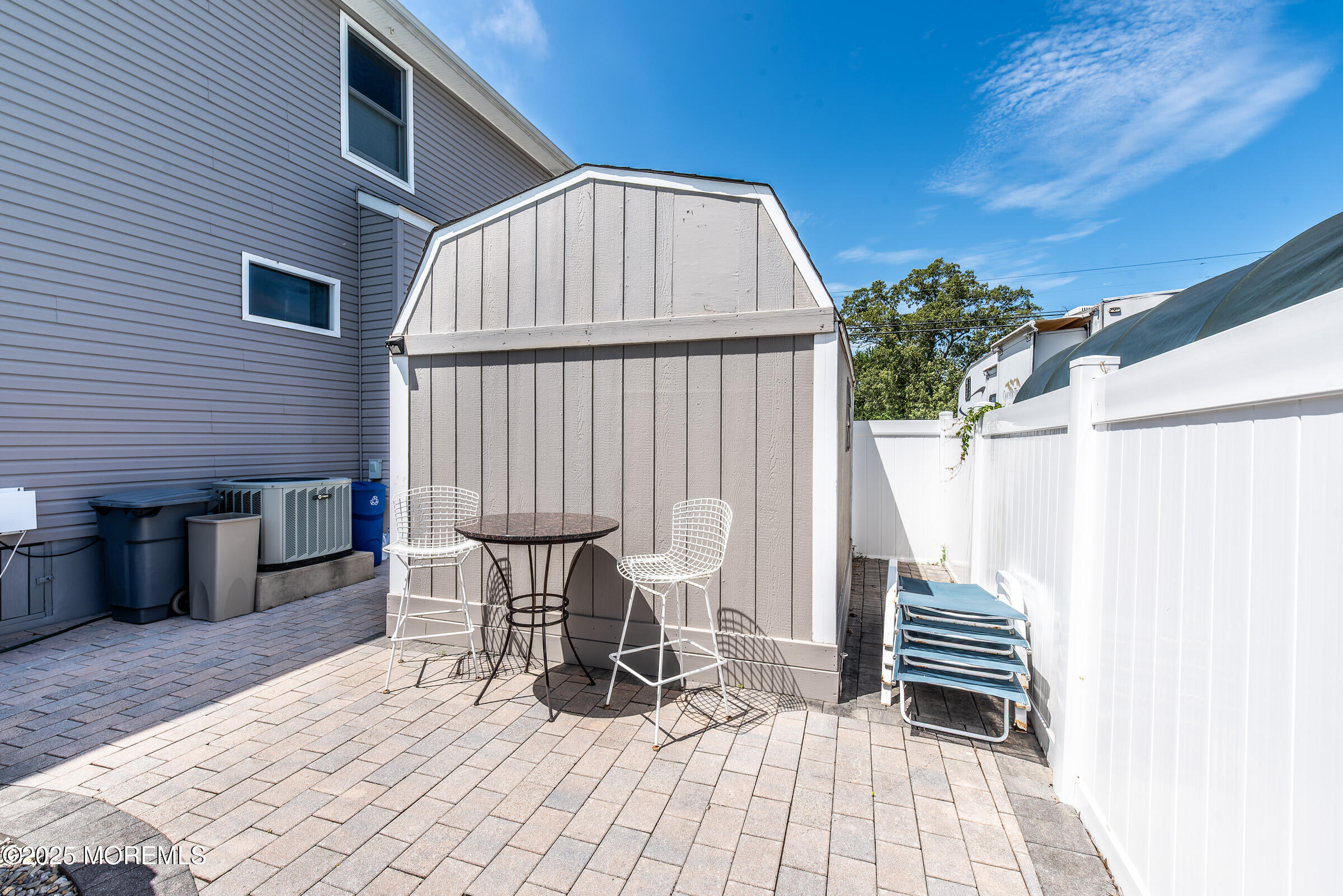 532 E Arverne Avenue