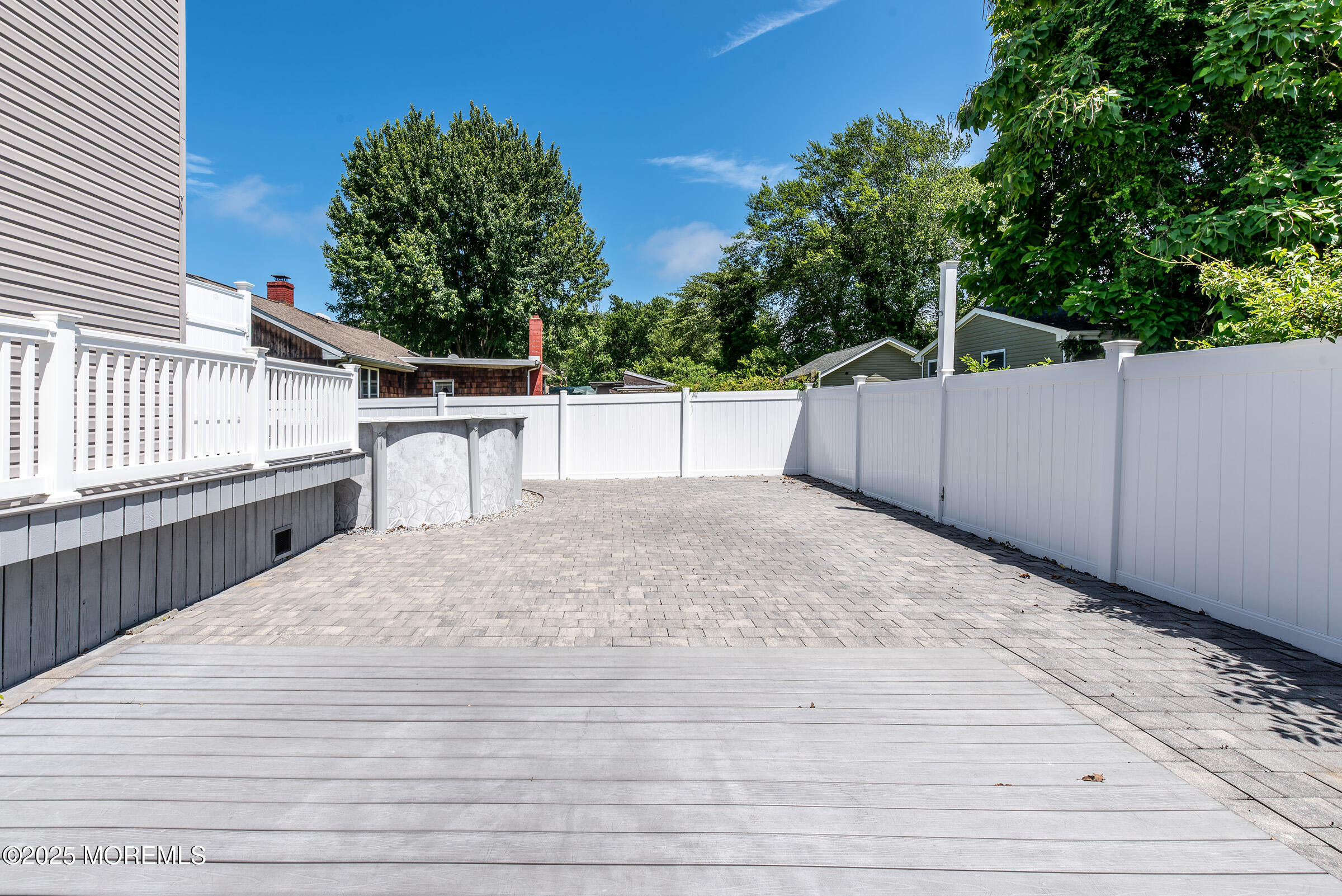 532 E Arverne Avenue