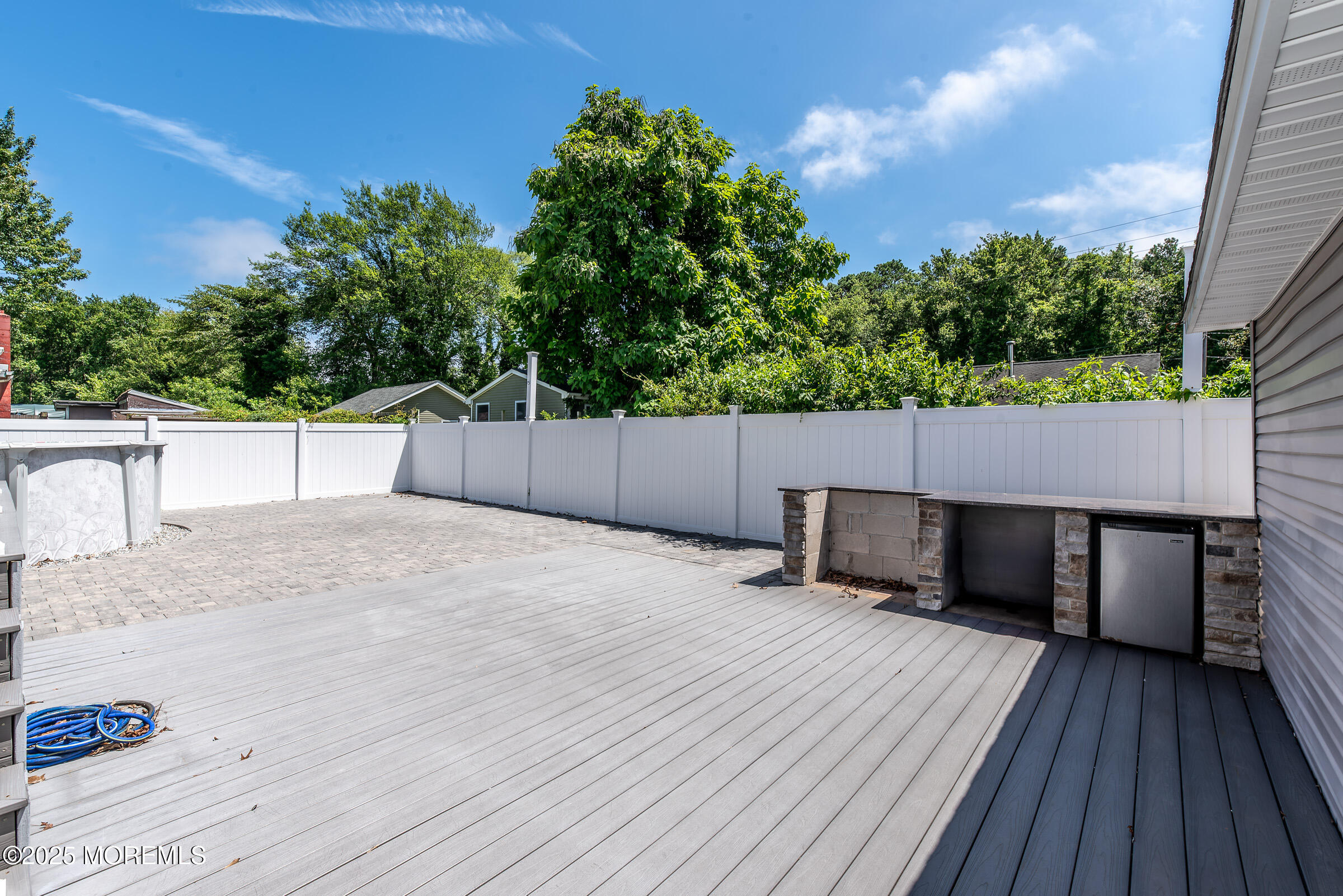 532 E Arverne Avenue