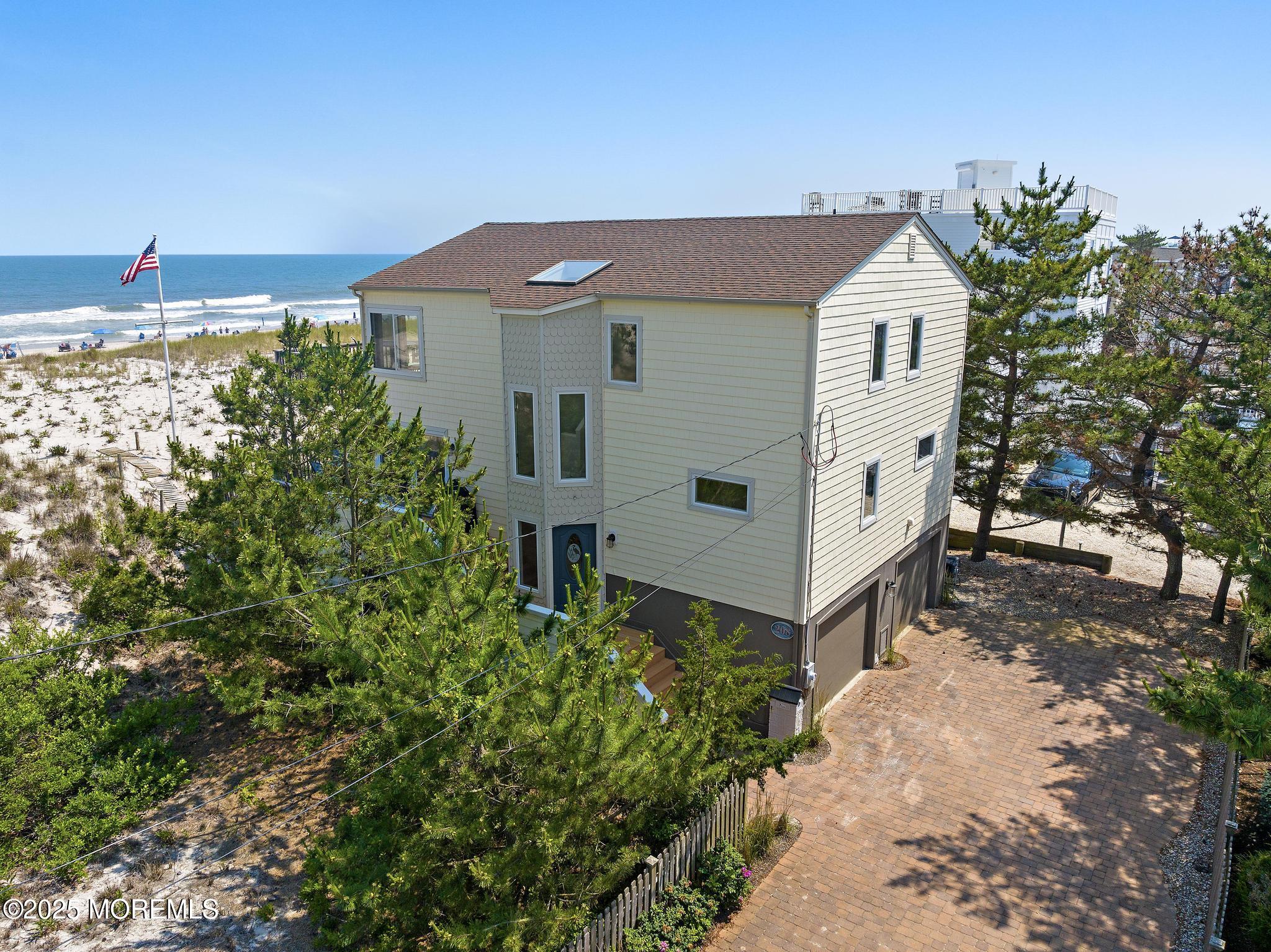 208 E 20th Street
