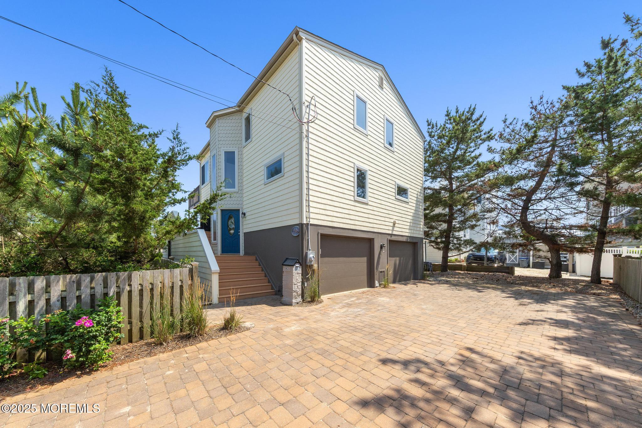 208 E 20th Street