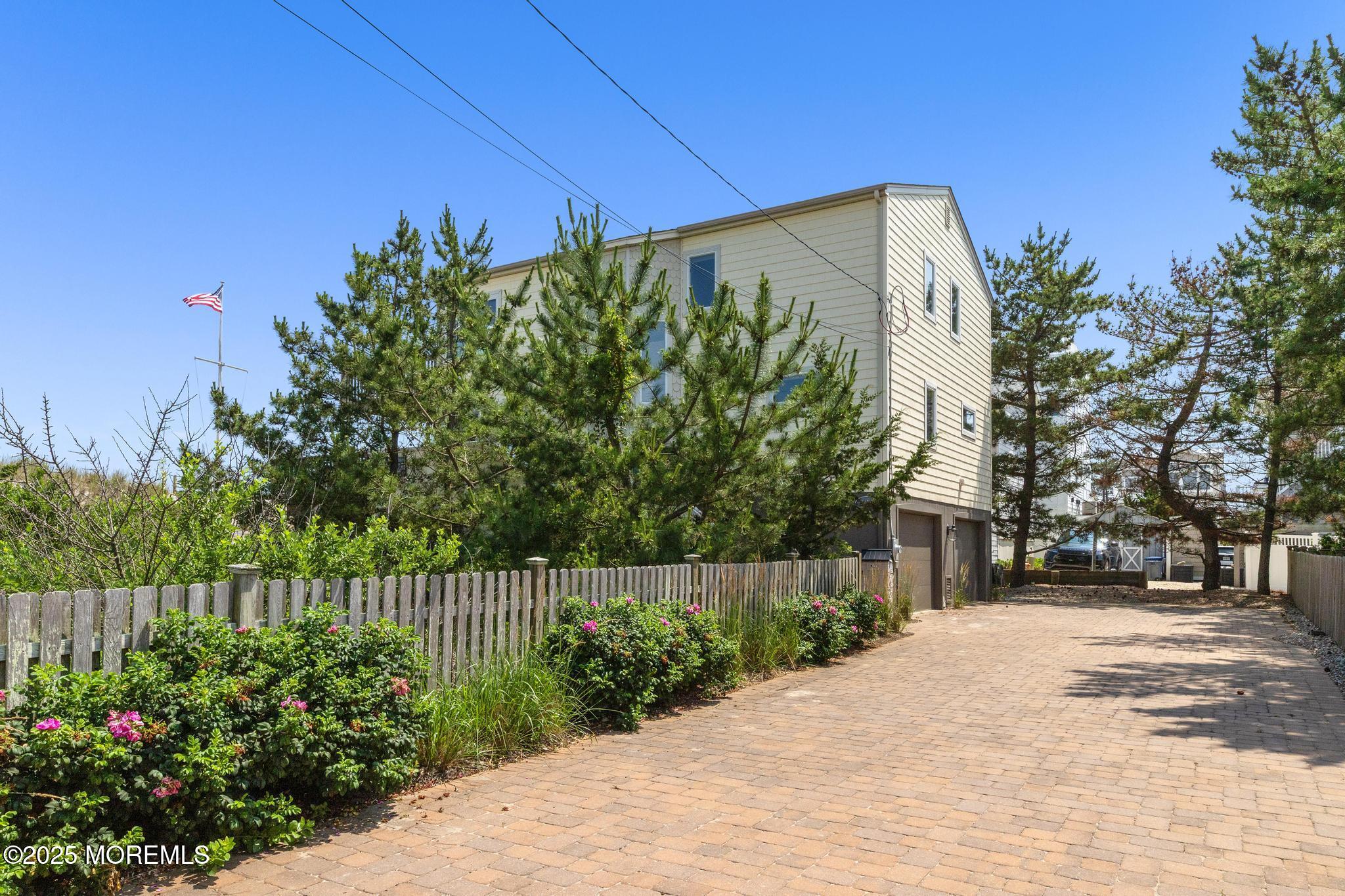 208 E 20th Street