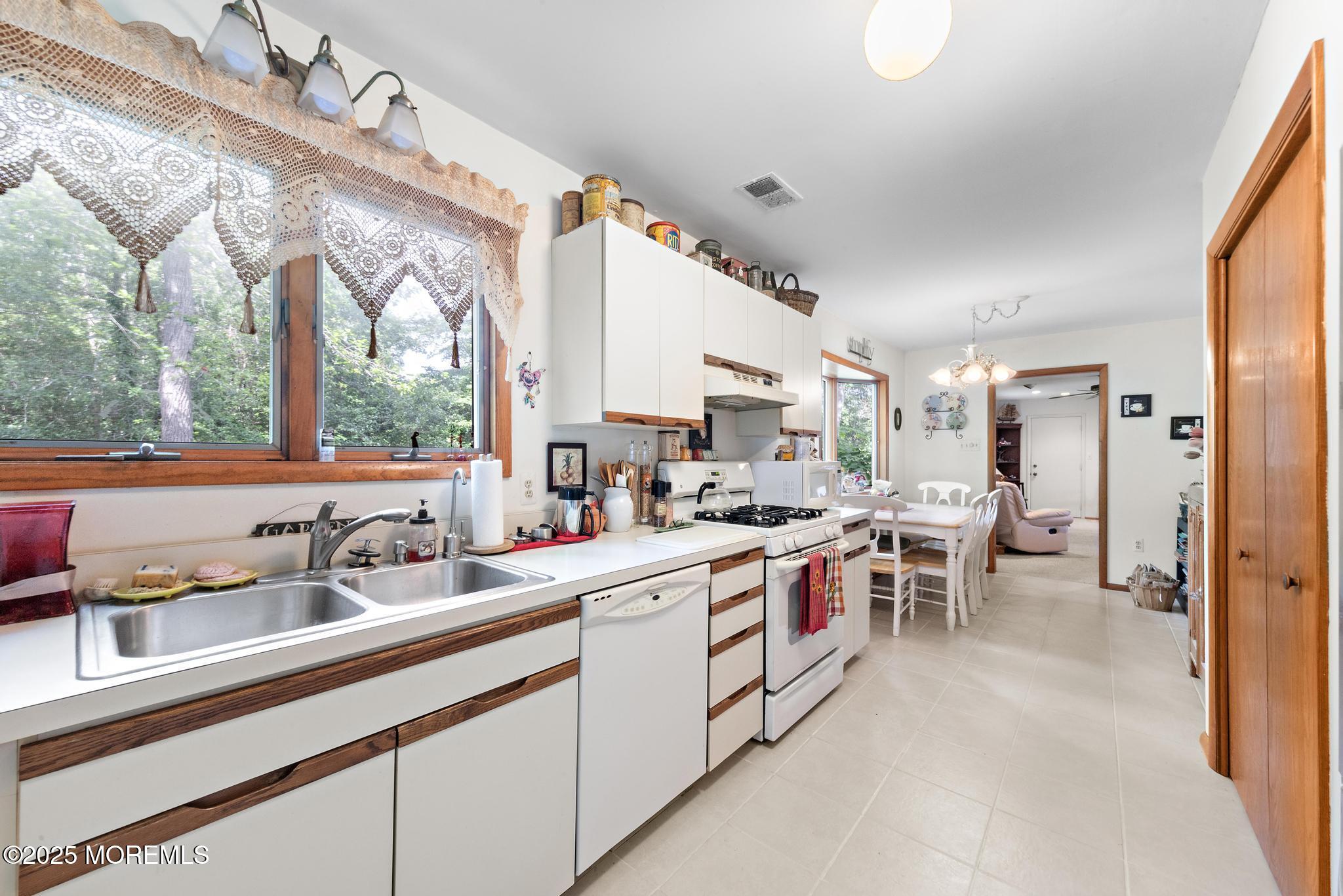 33 Shoveler Drive