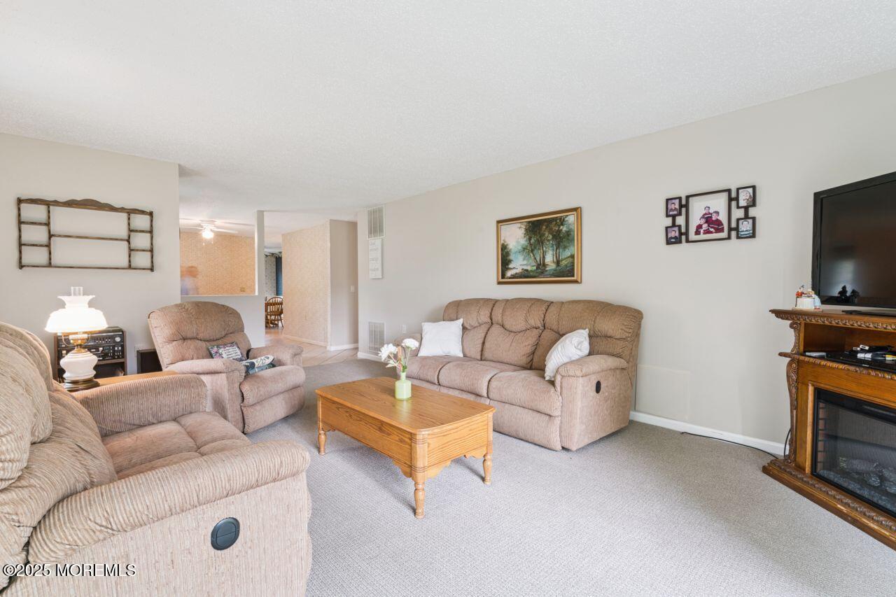 7 Cottonwood Drive