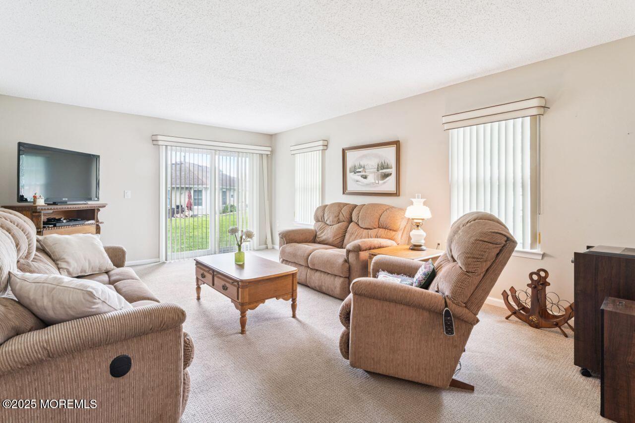7 Cottonwood Drive