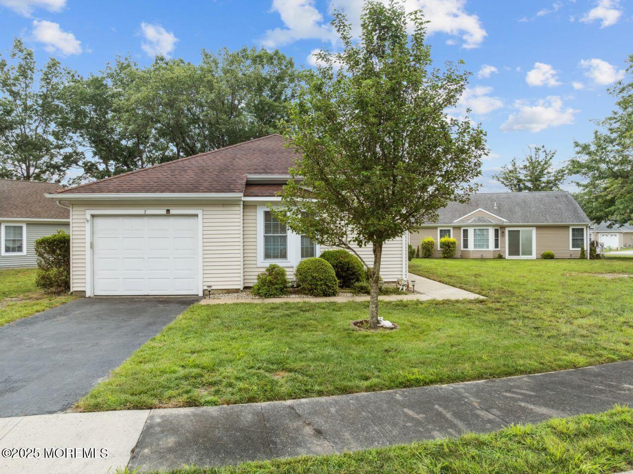 7 Cottonwood Drive