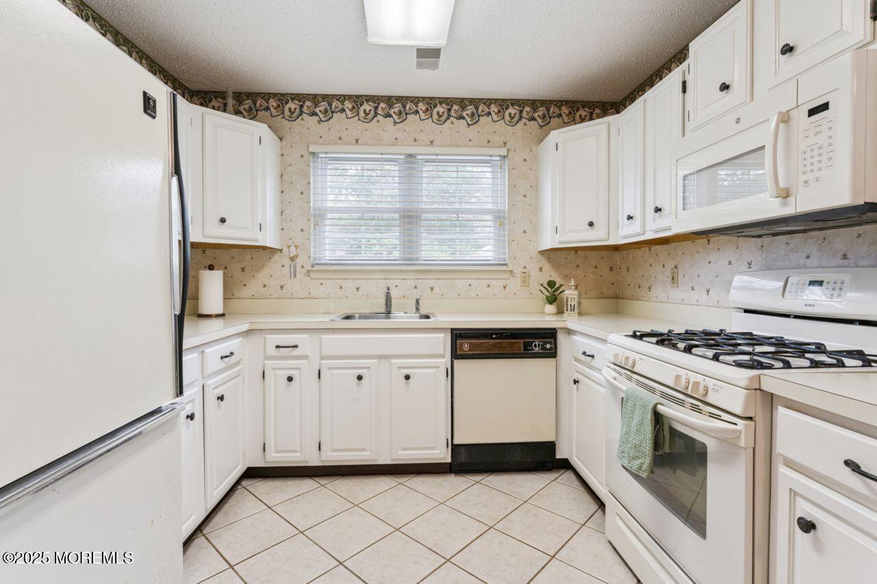 7 Cottonwood Drive