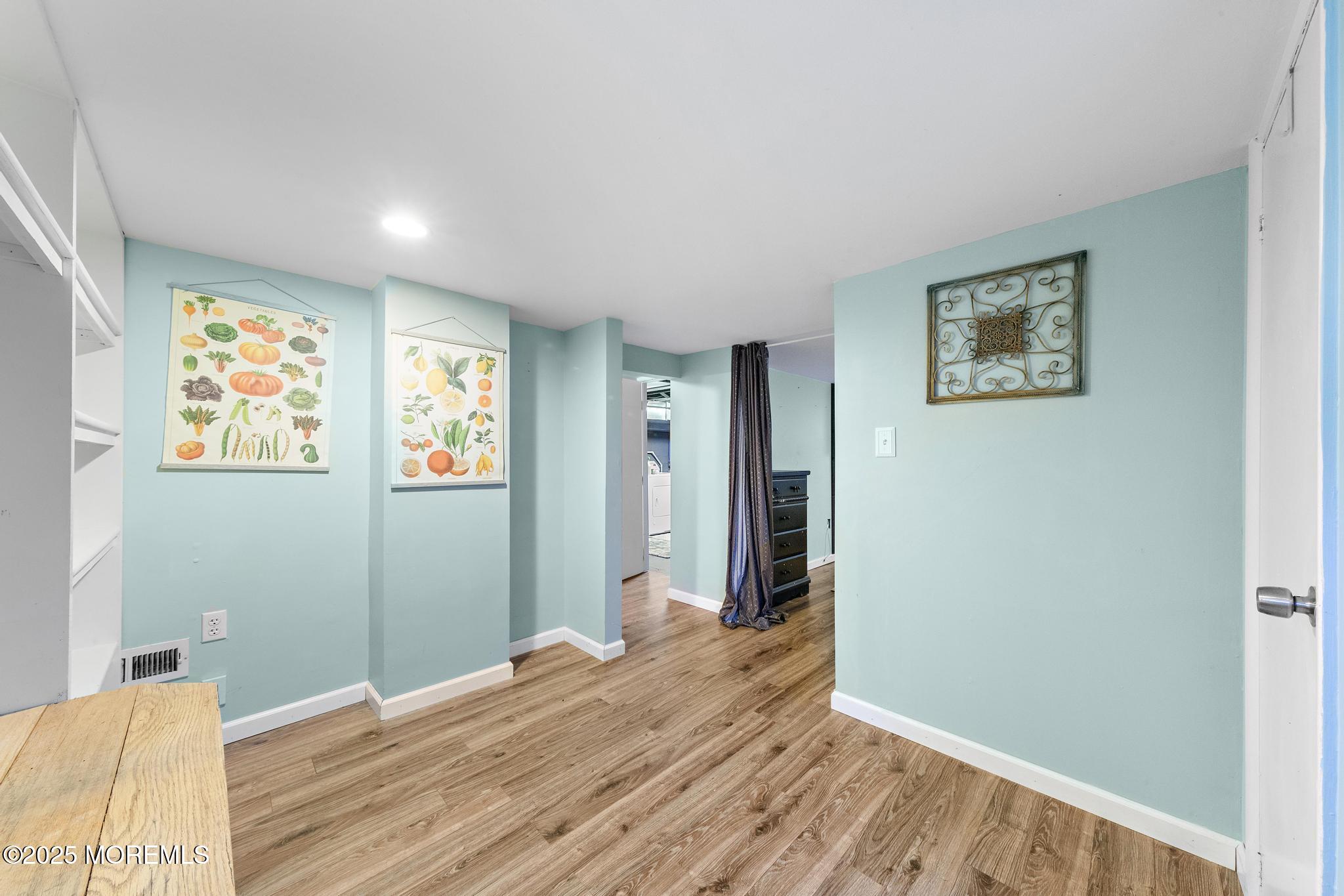 309 Manapaqua Avenue