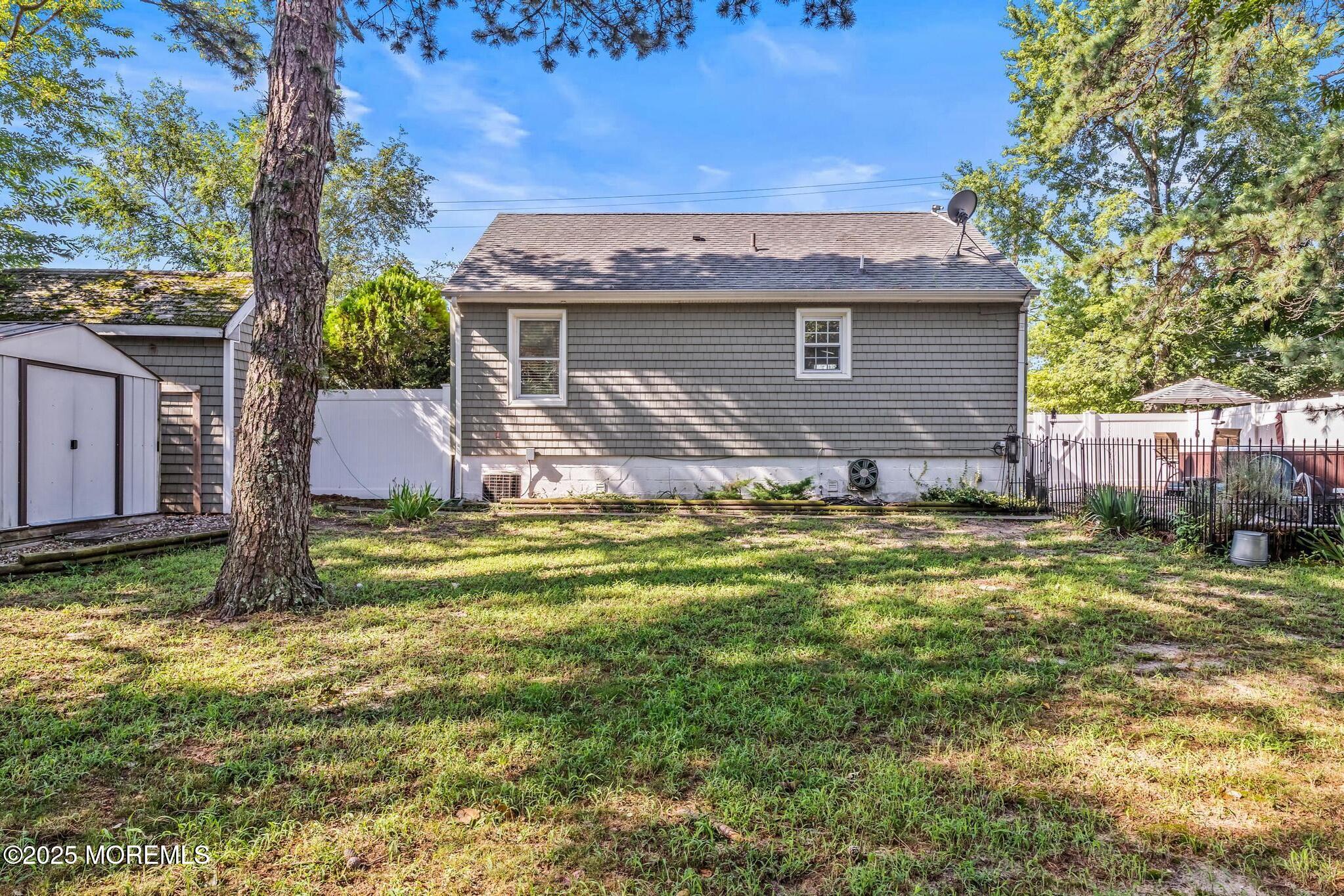 309 Manapaqua Avenue
