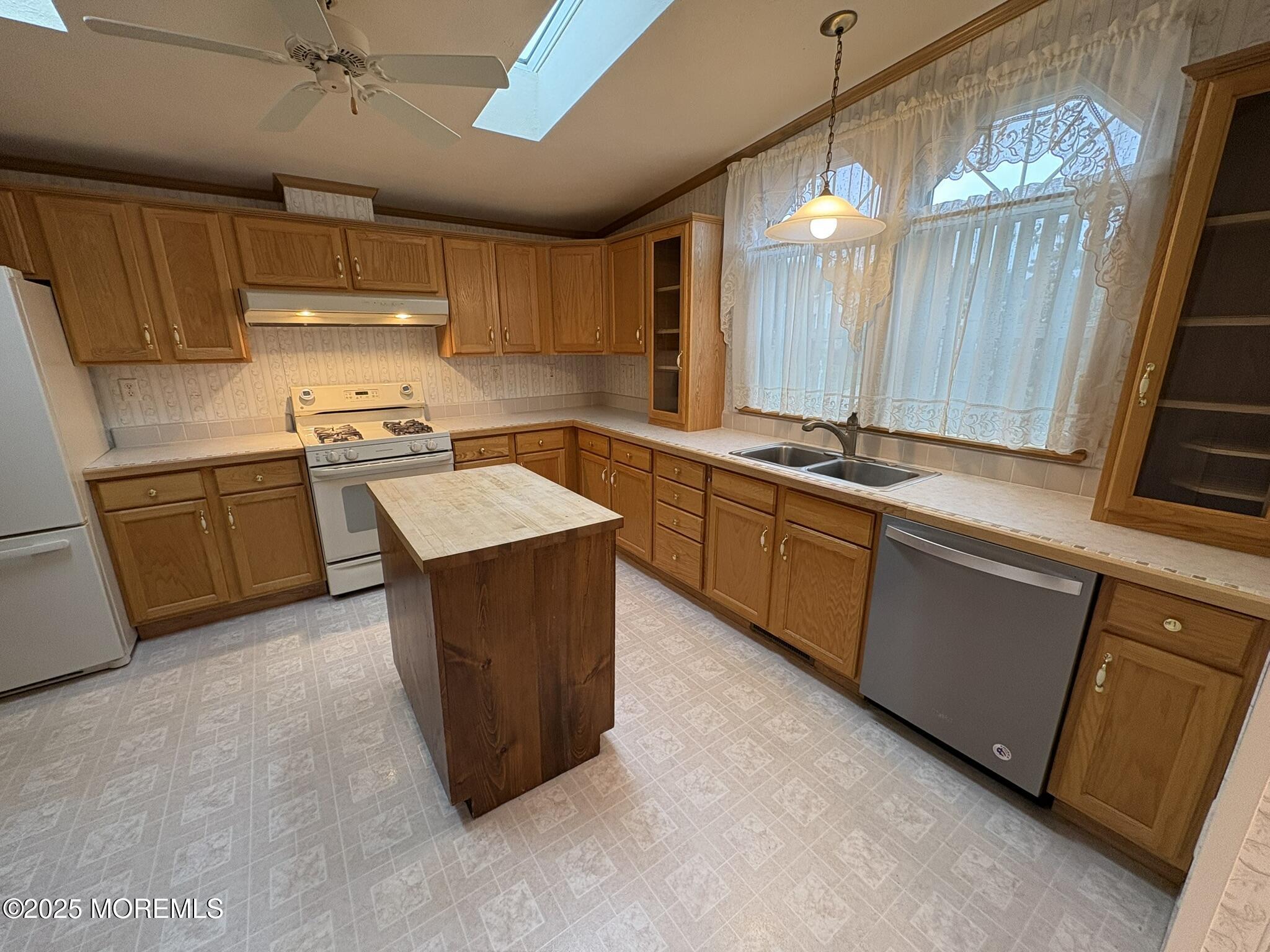 1018 Fernwood Way