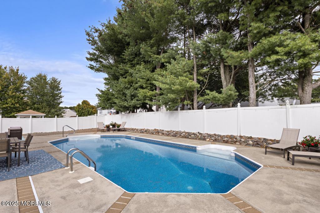 15 Brentwood Drive