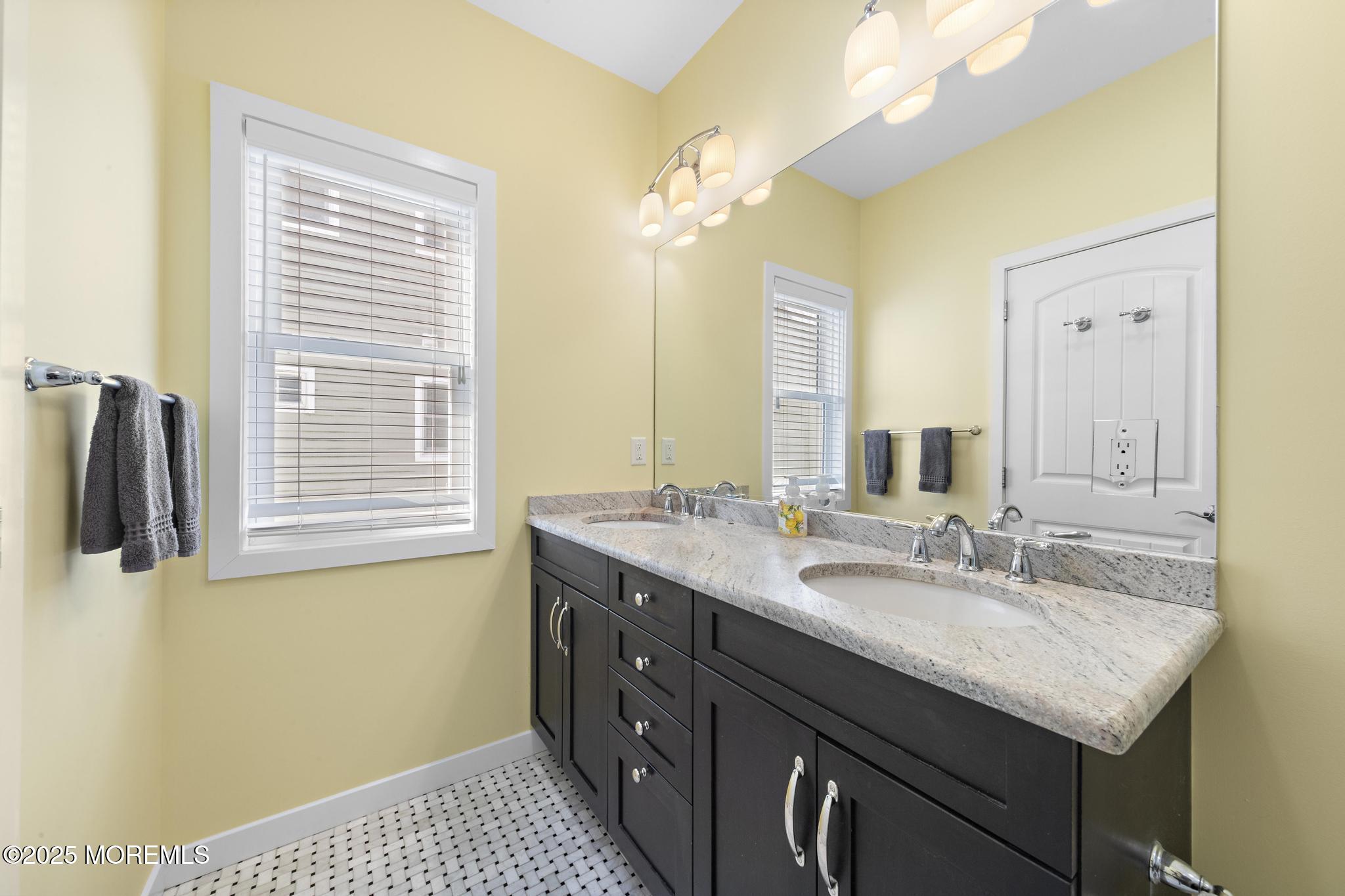 27 W South 33rd Street