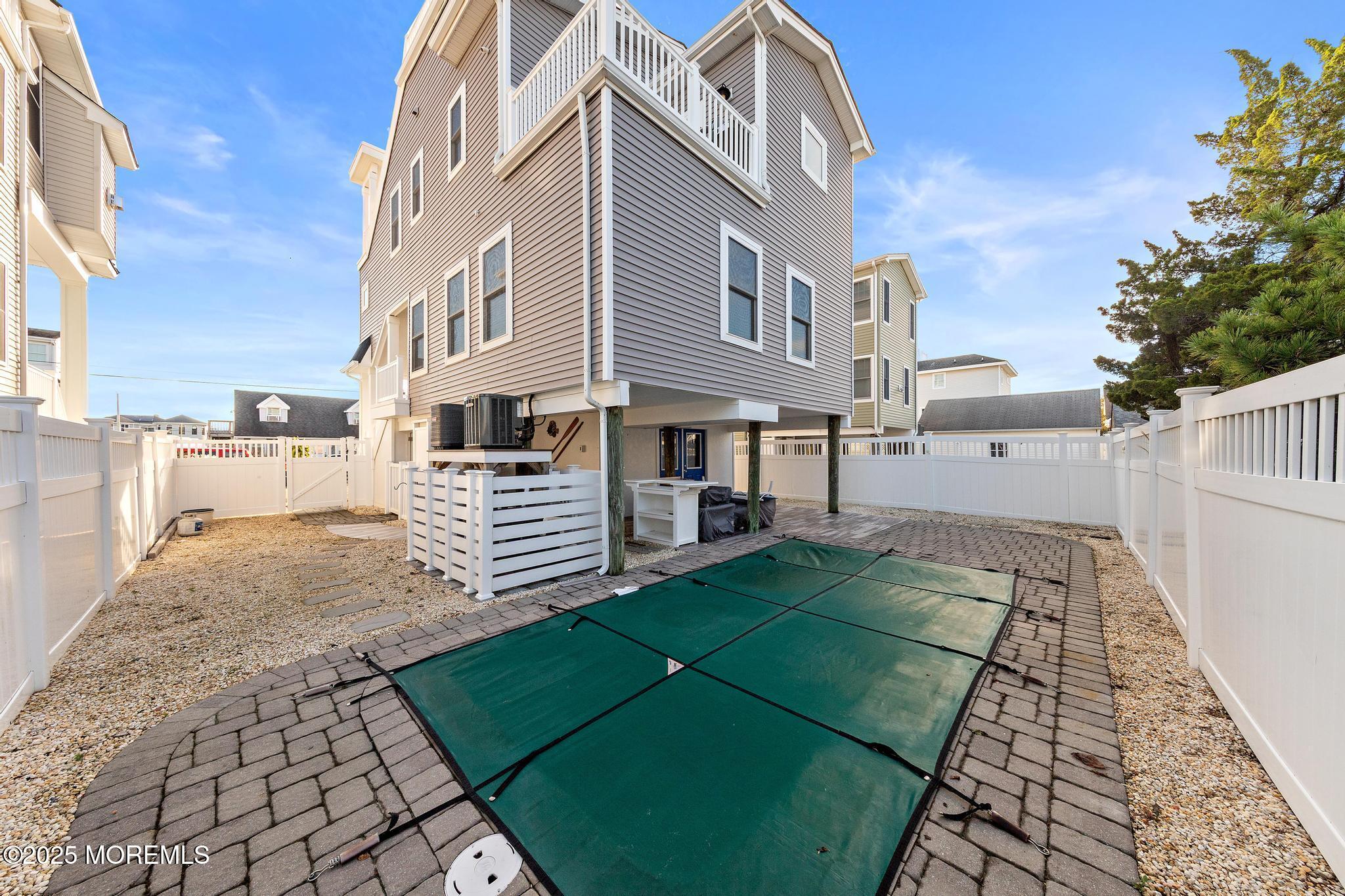 27 W South 33rd Street