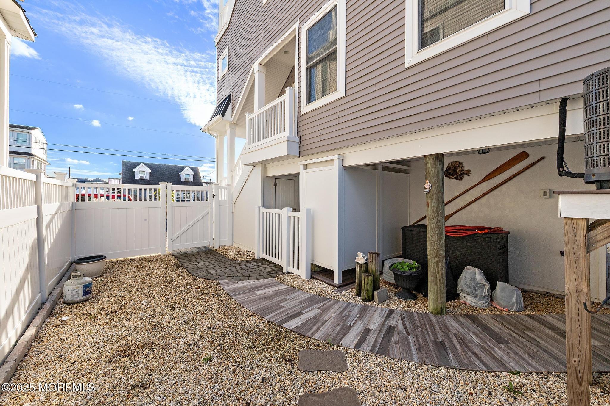27 W South 33rd Street