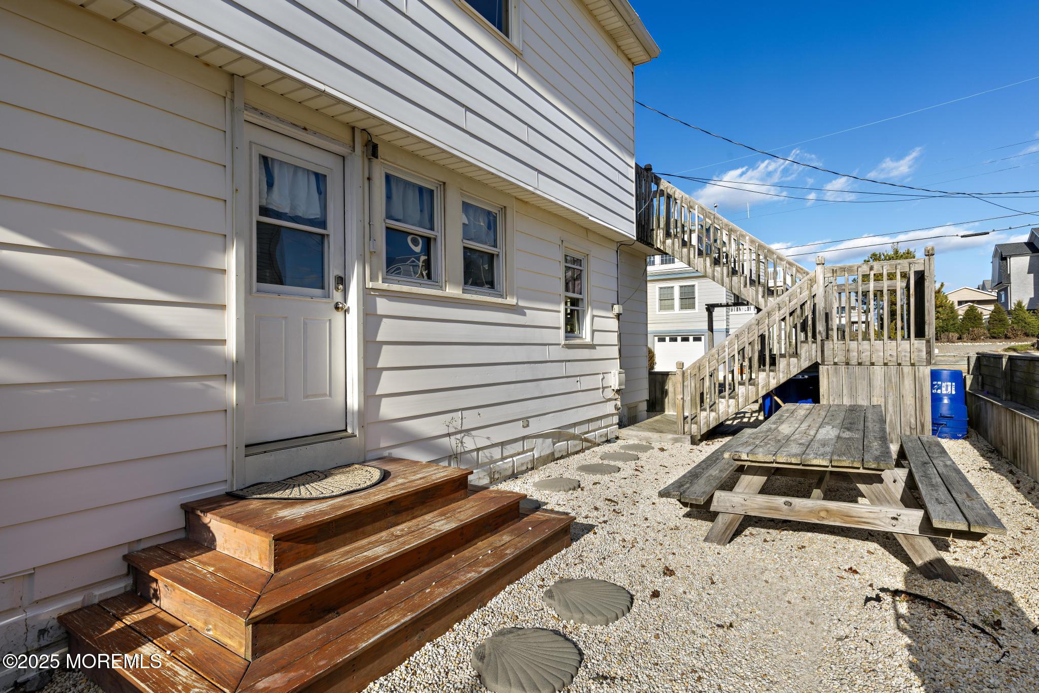 102 E Winifred Avenue