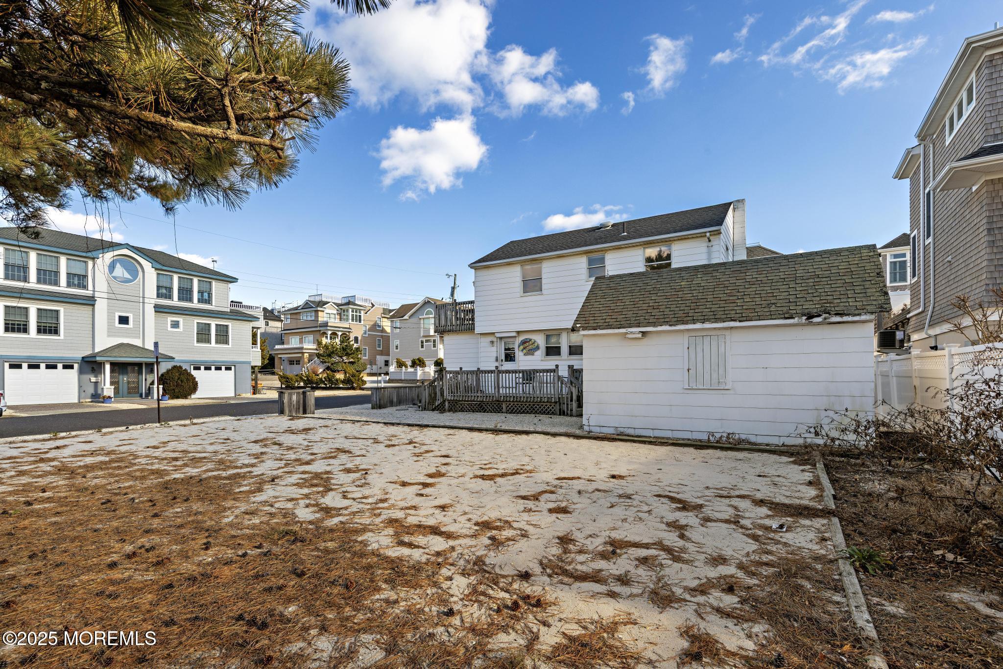 102 E Winifred Avenue