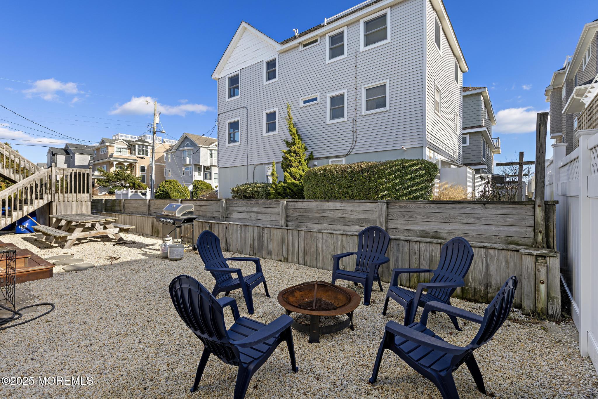 102 E Winifred Avenue