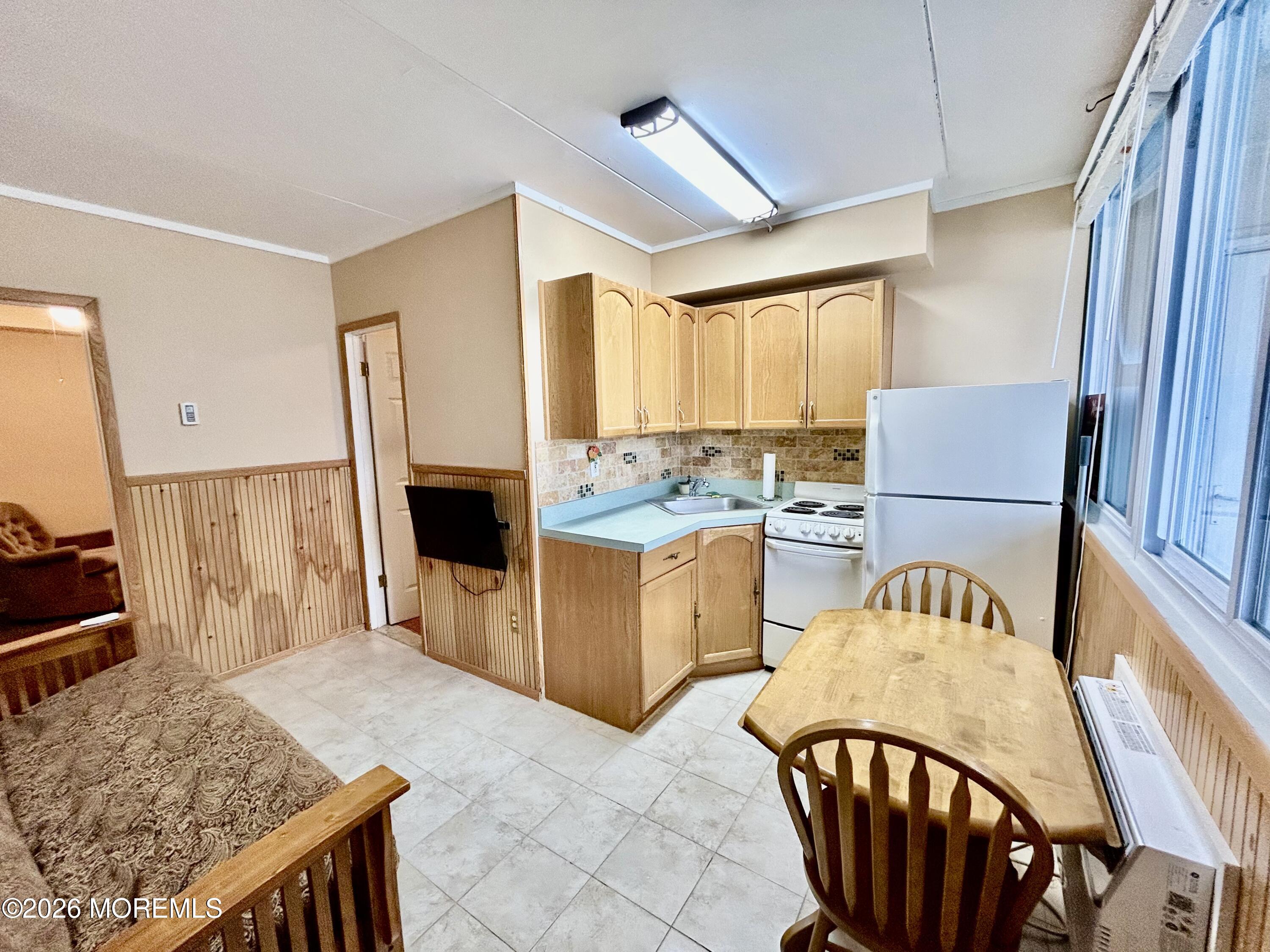 28 Fremont Avenue B12