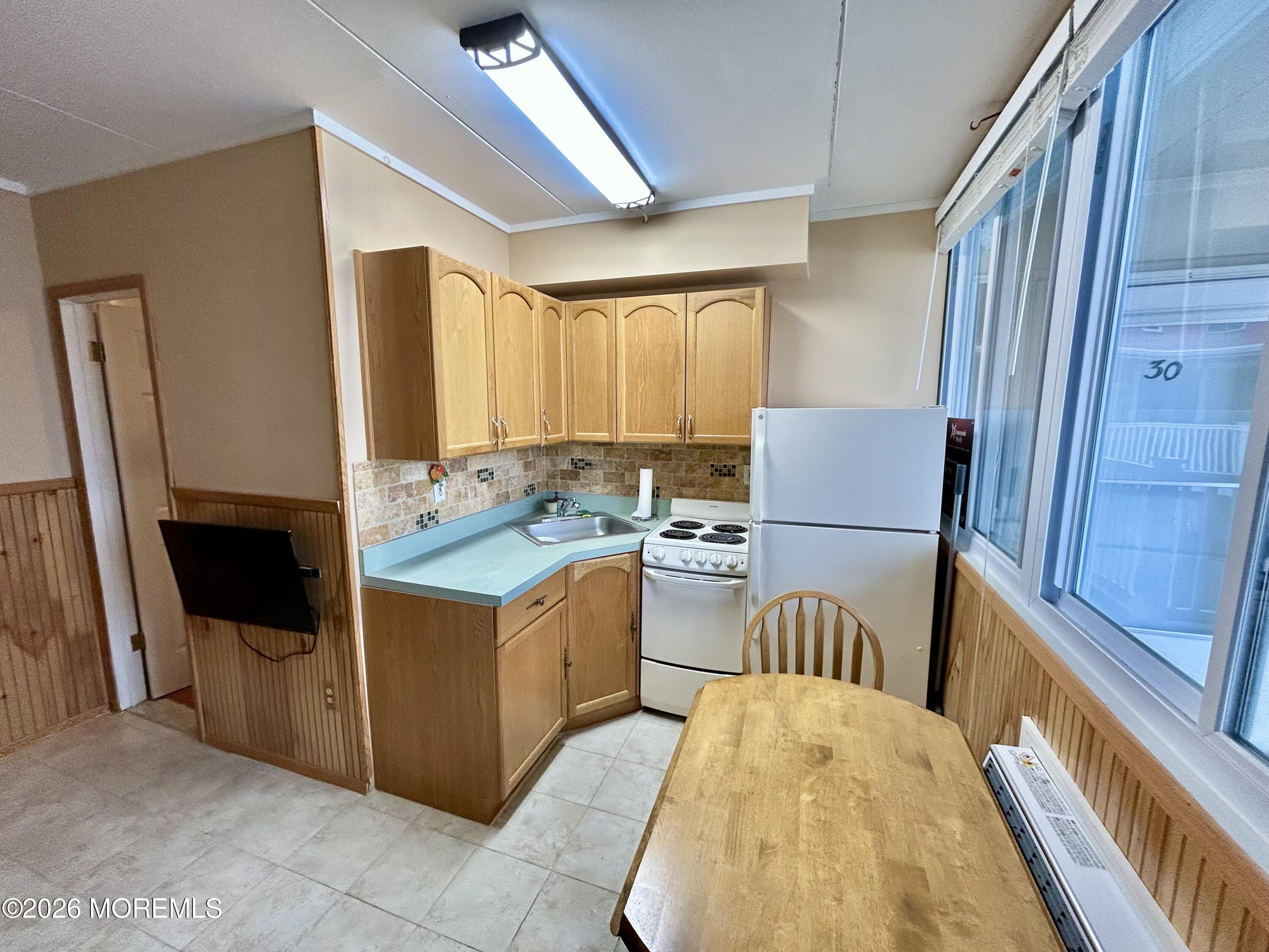 28 Fremont Avenue B12