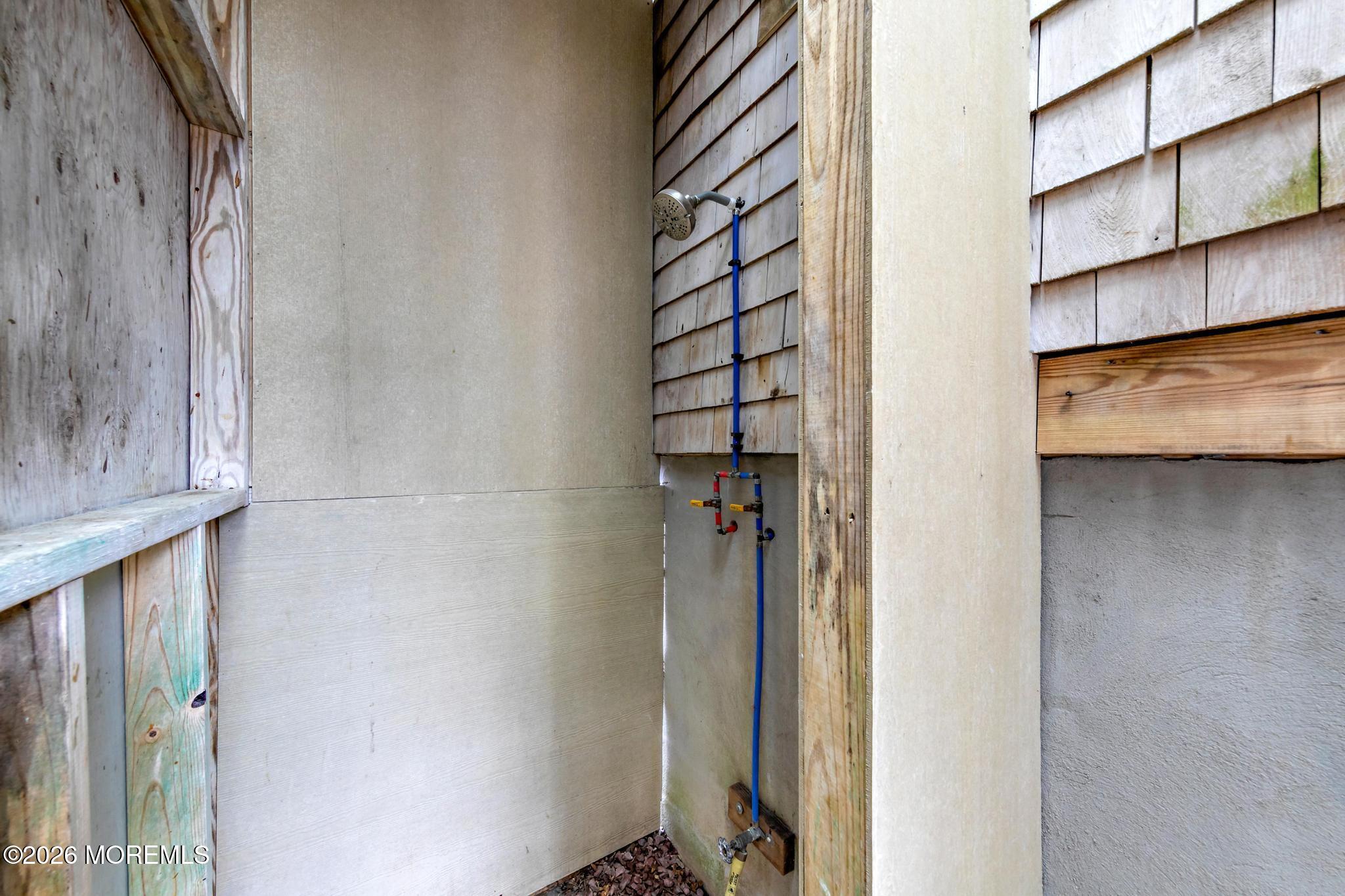 424 Iroquois Avenue
