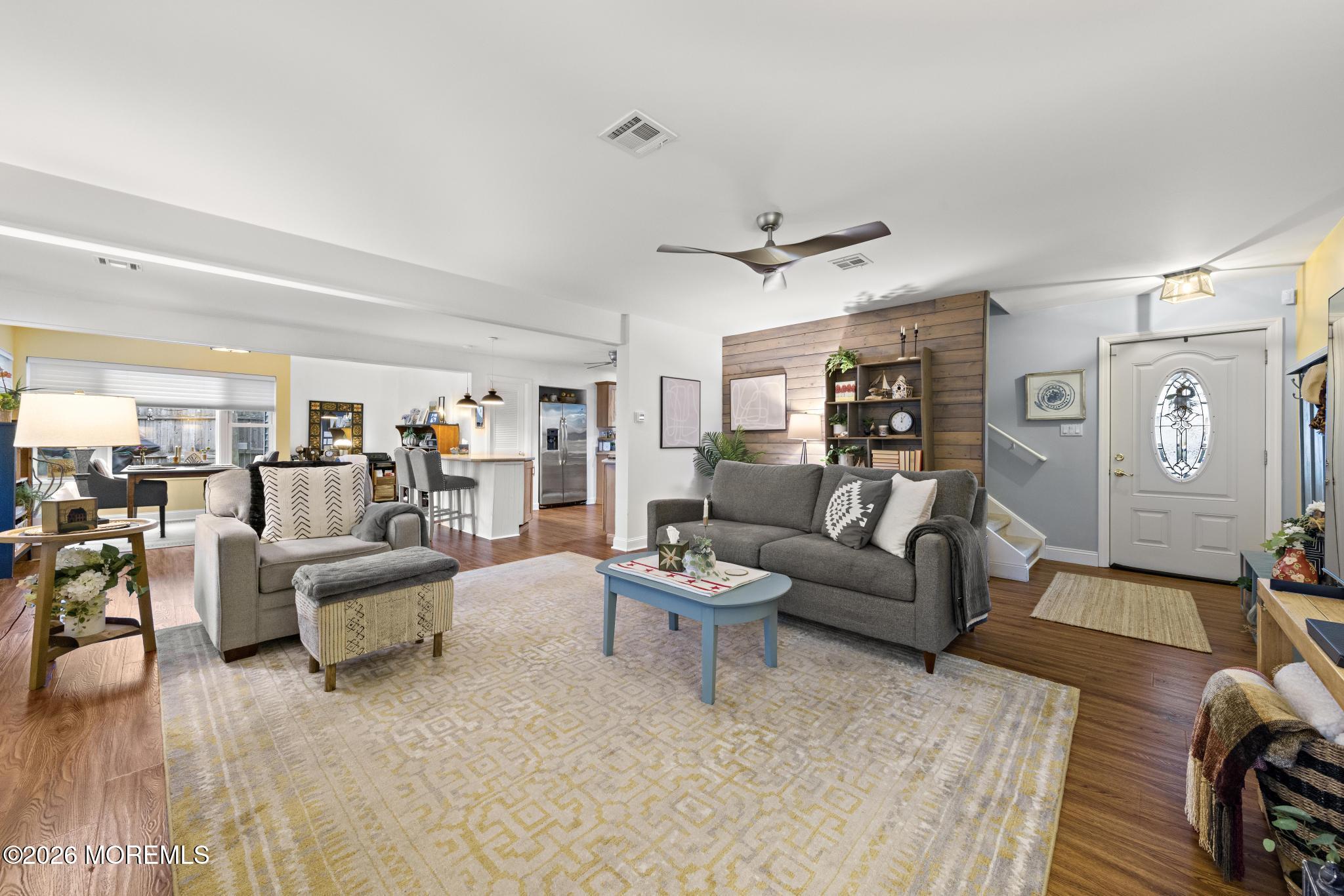 13 S Los Angeles Drive