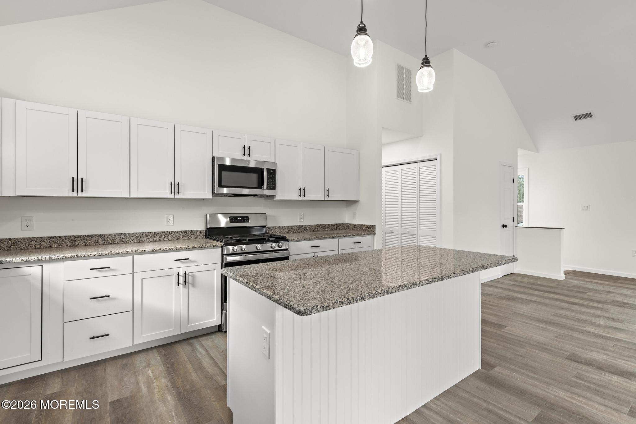 106 Polonia Way