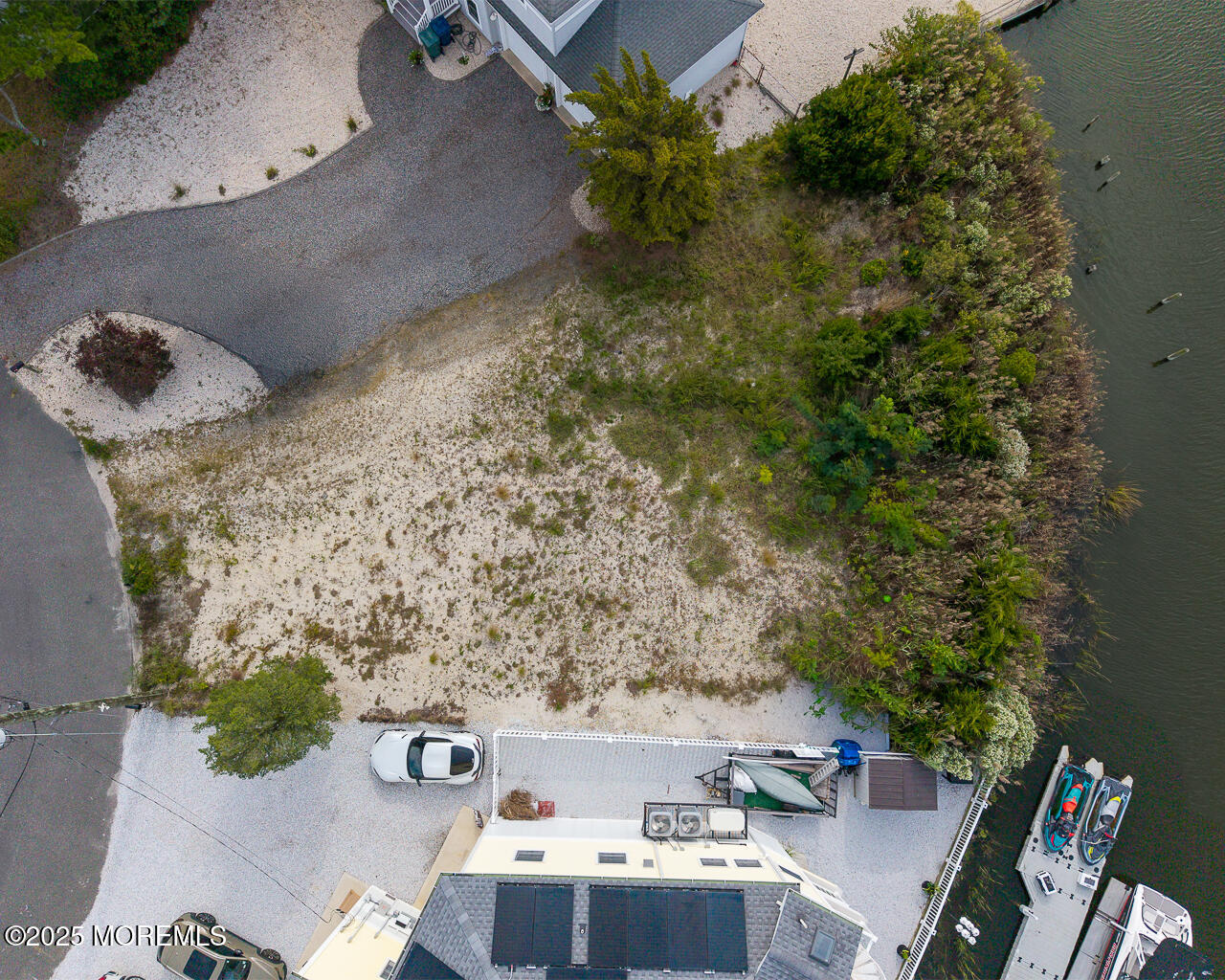 733 Twin Lakes Boulevard