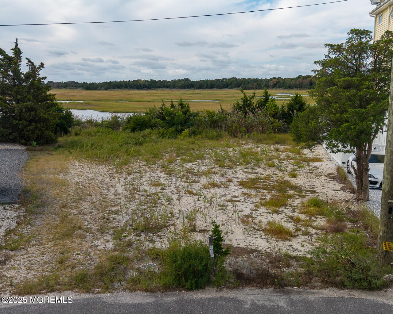 733 Twin Lakes Boulevard