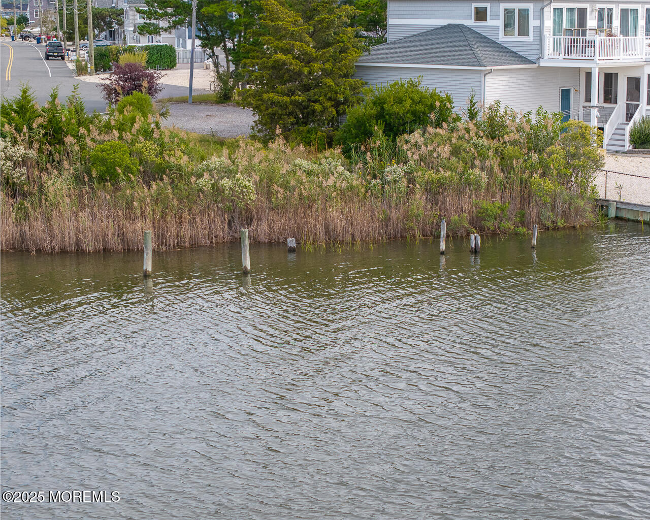 733 Twin Lakes Boulevard