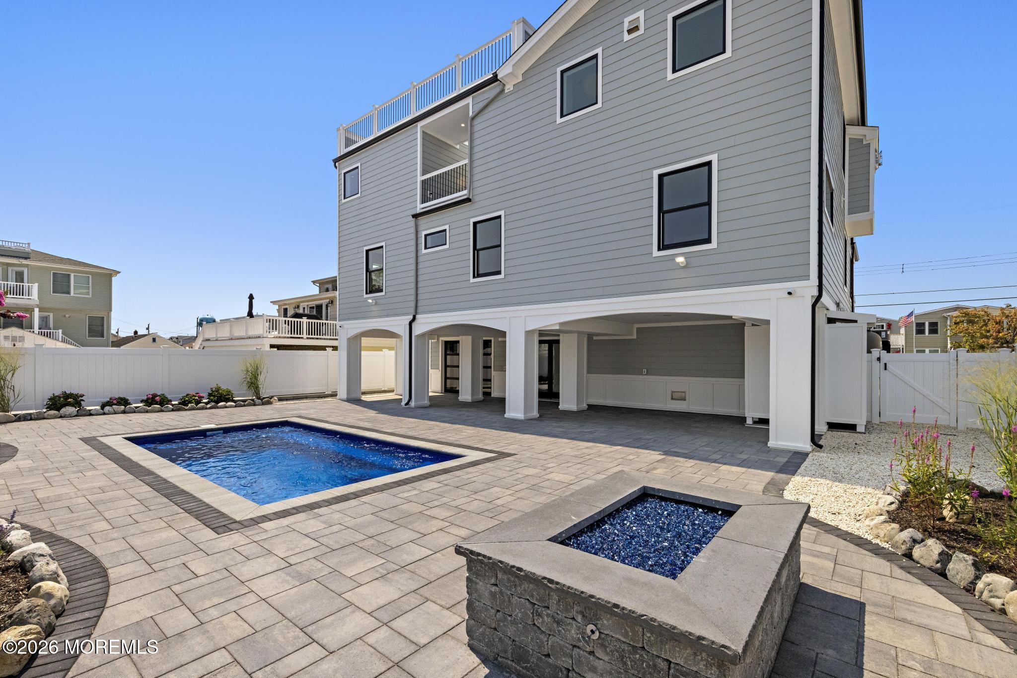 309 W 16th Street