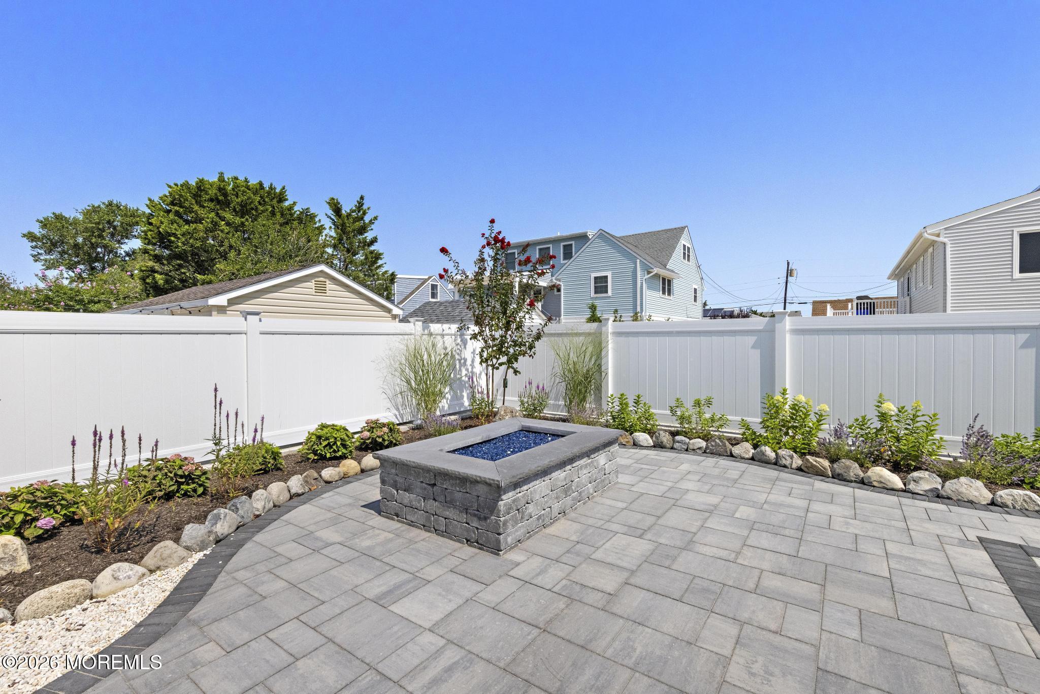309 W 16th Street