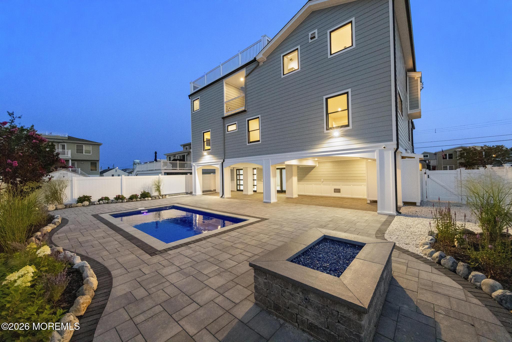 309 W 16th Street