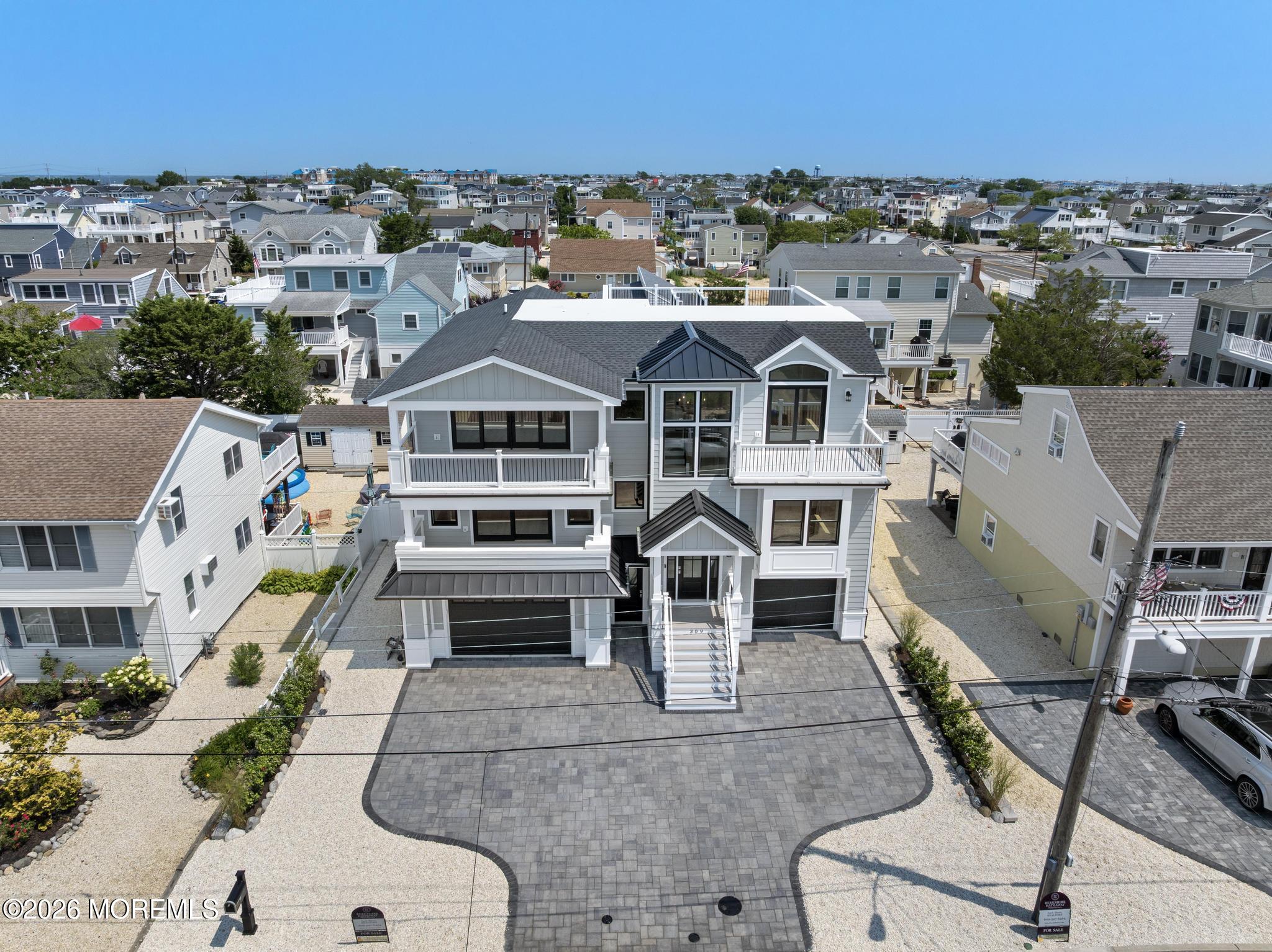 309 W 16th Street