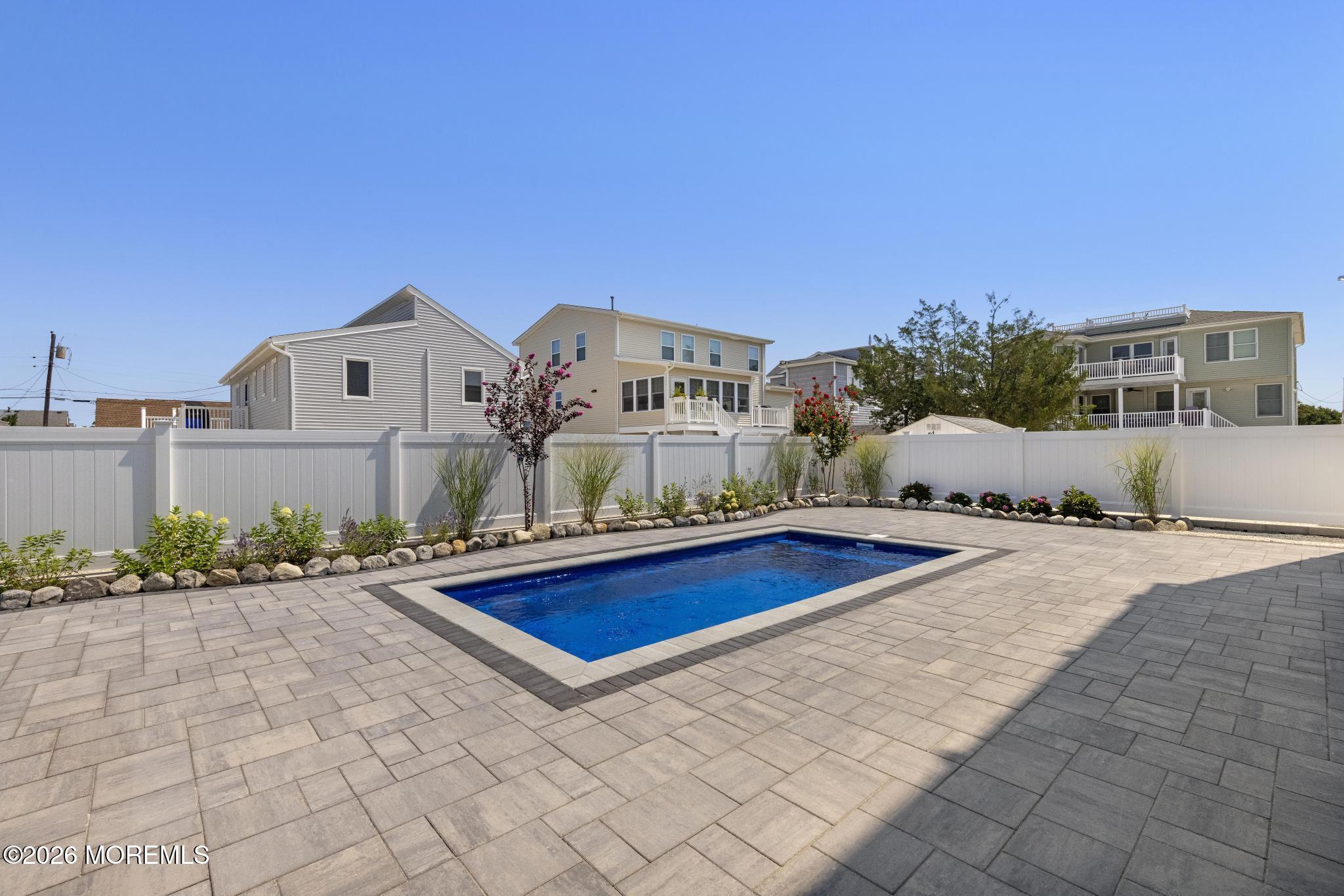 309 W 16th Street