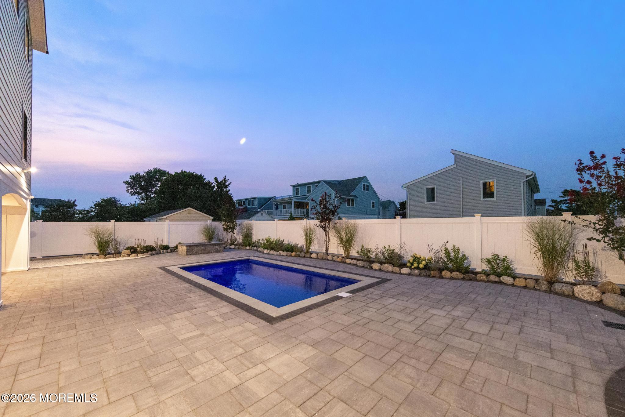 309 W 16th Street