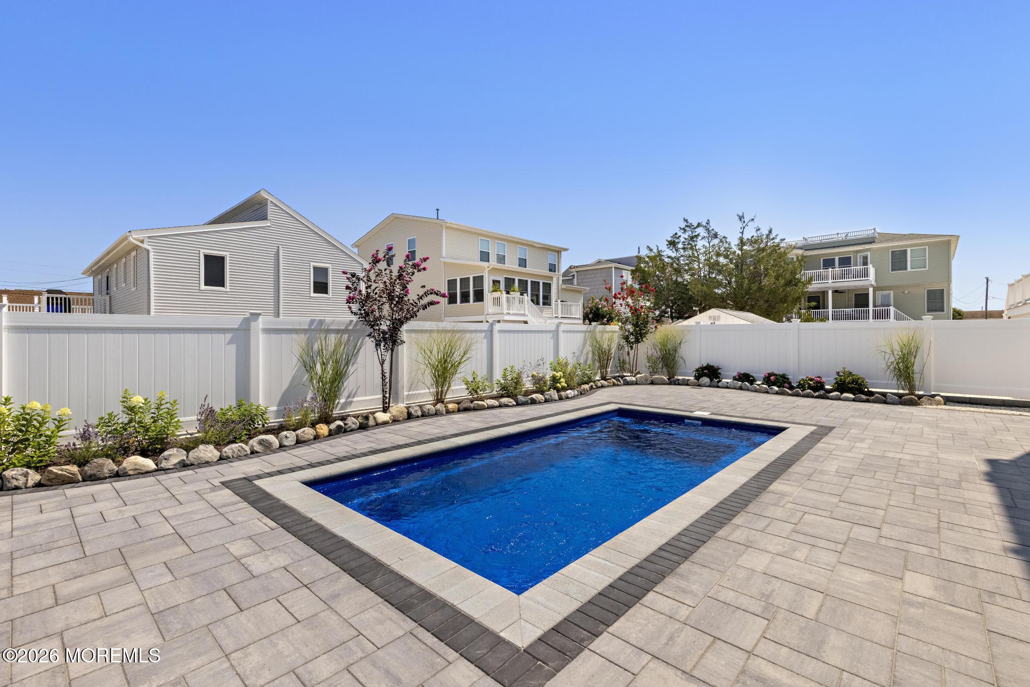 309 W 16th Street