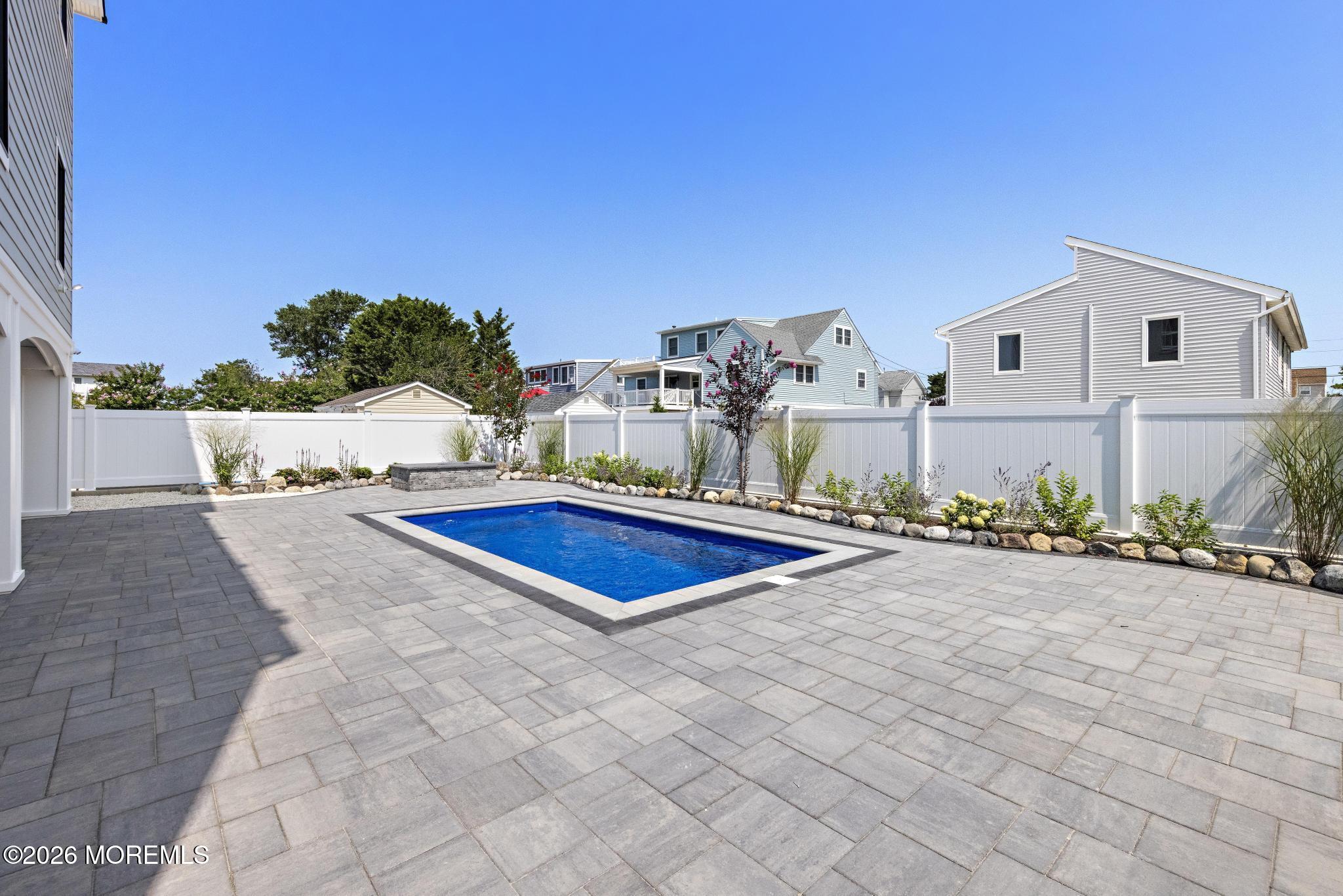 309 W 16th Street