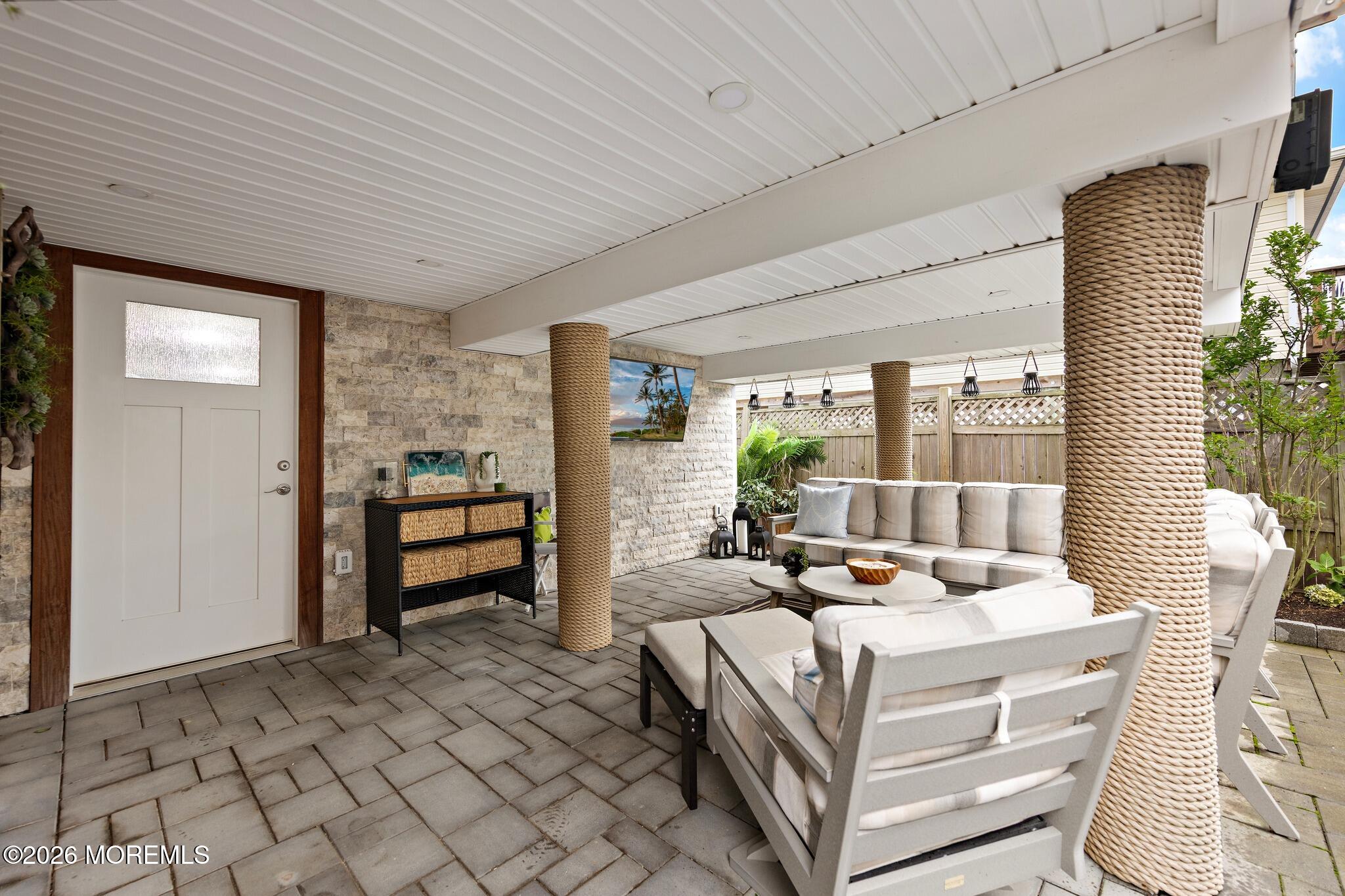 30 W Winifred Avenue