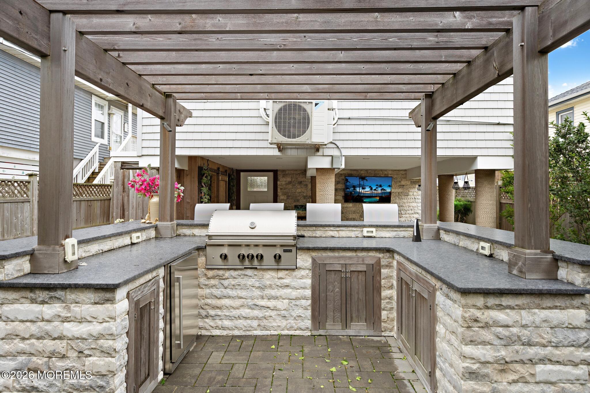 30 W Winifred Avenue